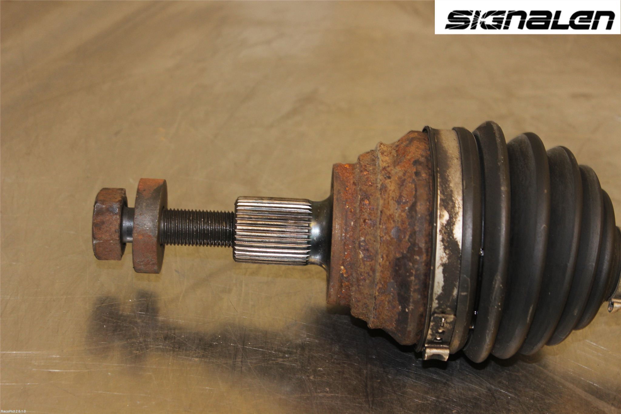 Volkswagen VW CADDY      04-10 Drivaksel Foran Kompl Venstre
