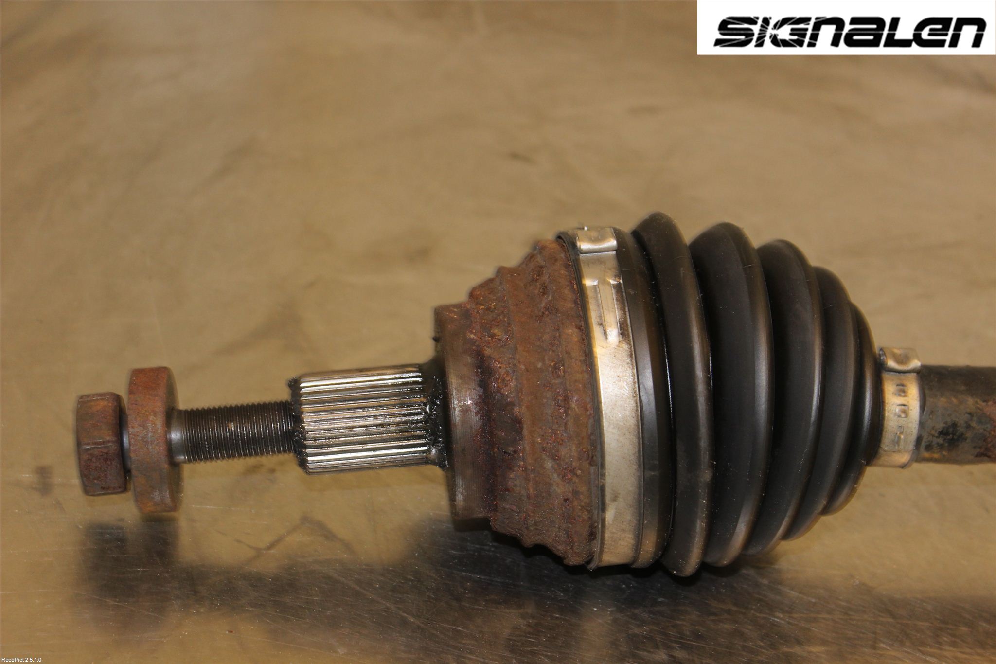 Volkswagen VW GOLF V 04-09 Drivaksel Foran Kompl Venstre