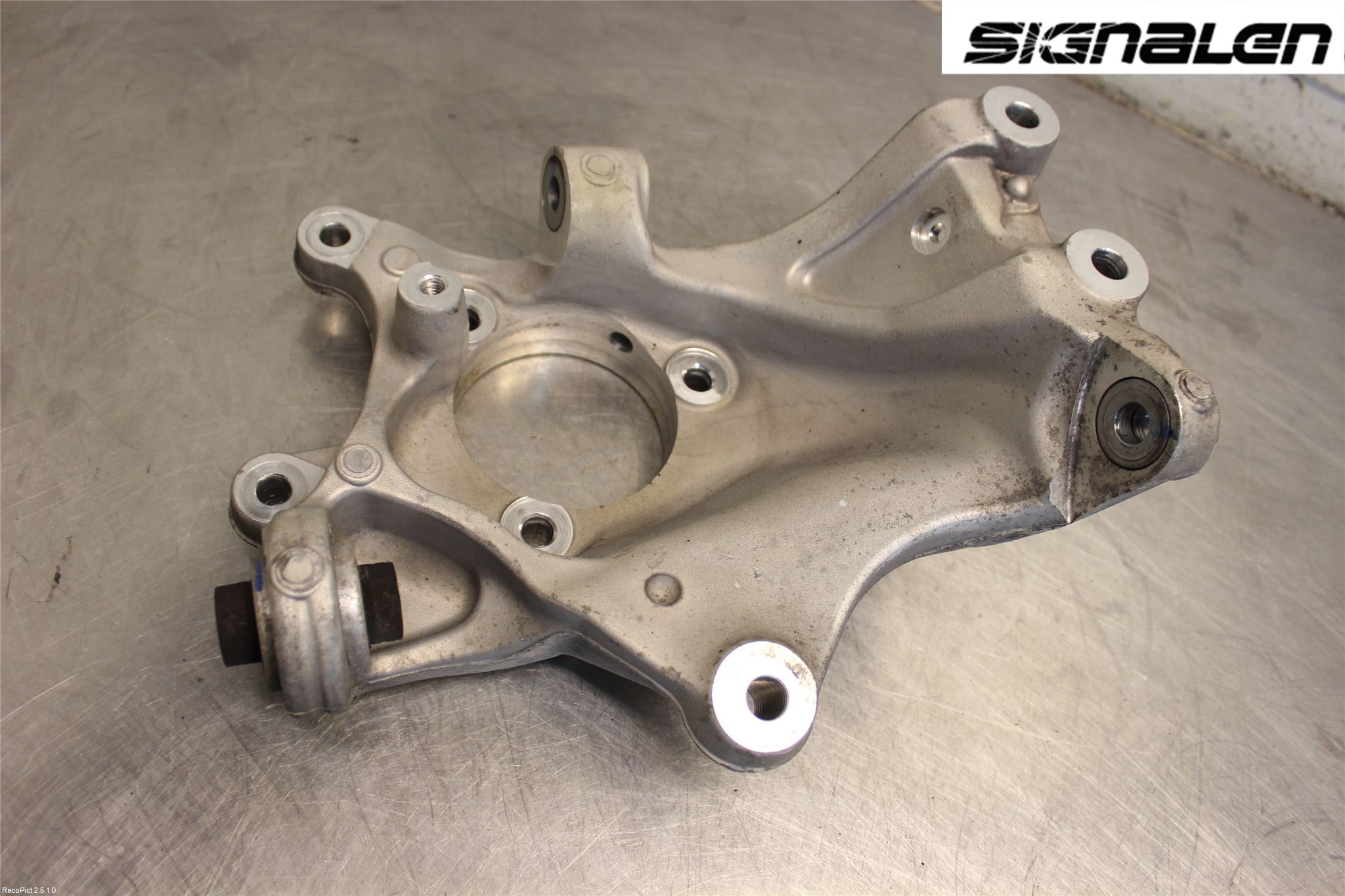 Opel INSIGNIA 09-16 Spindel Vb