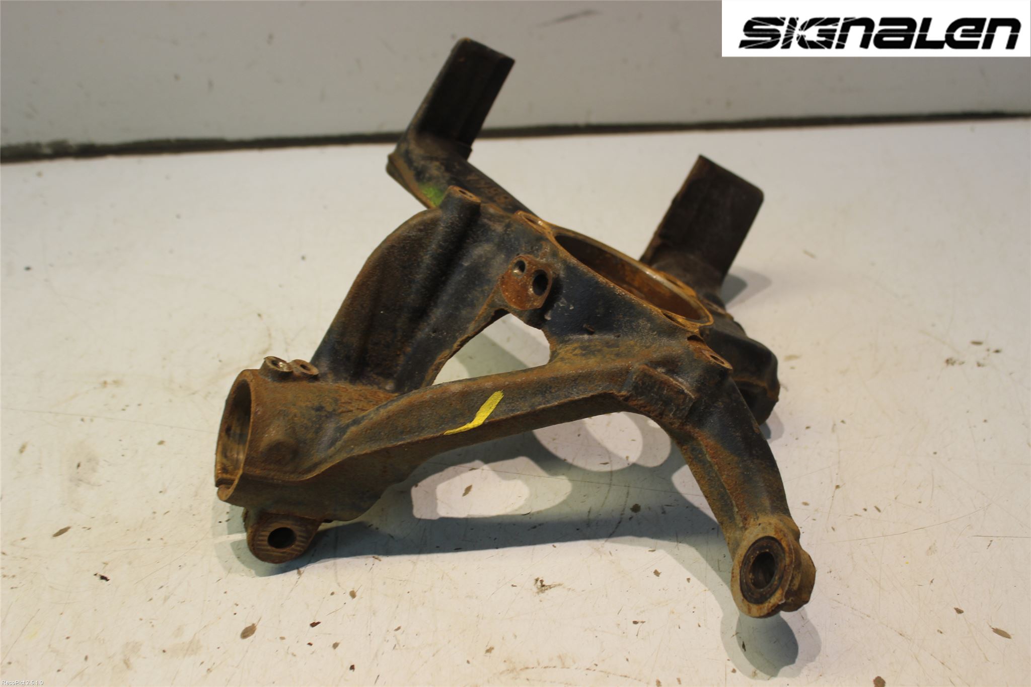 Volkswagen VW GOLF SPORTSVAN 15-20 Spindel Hf