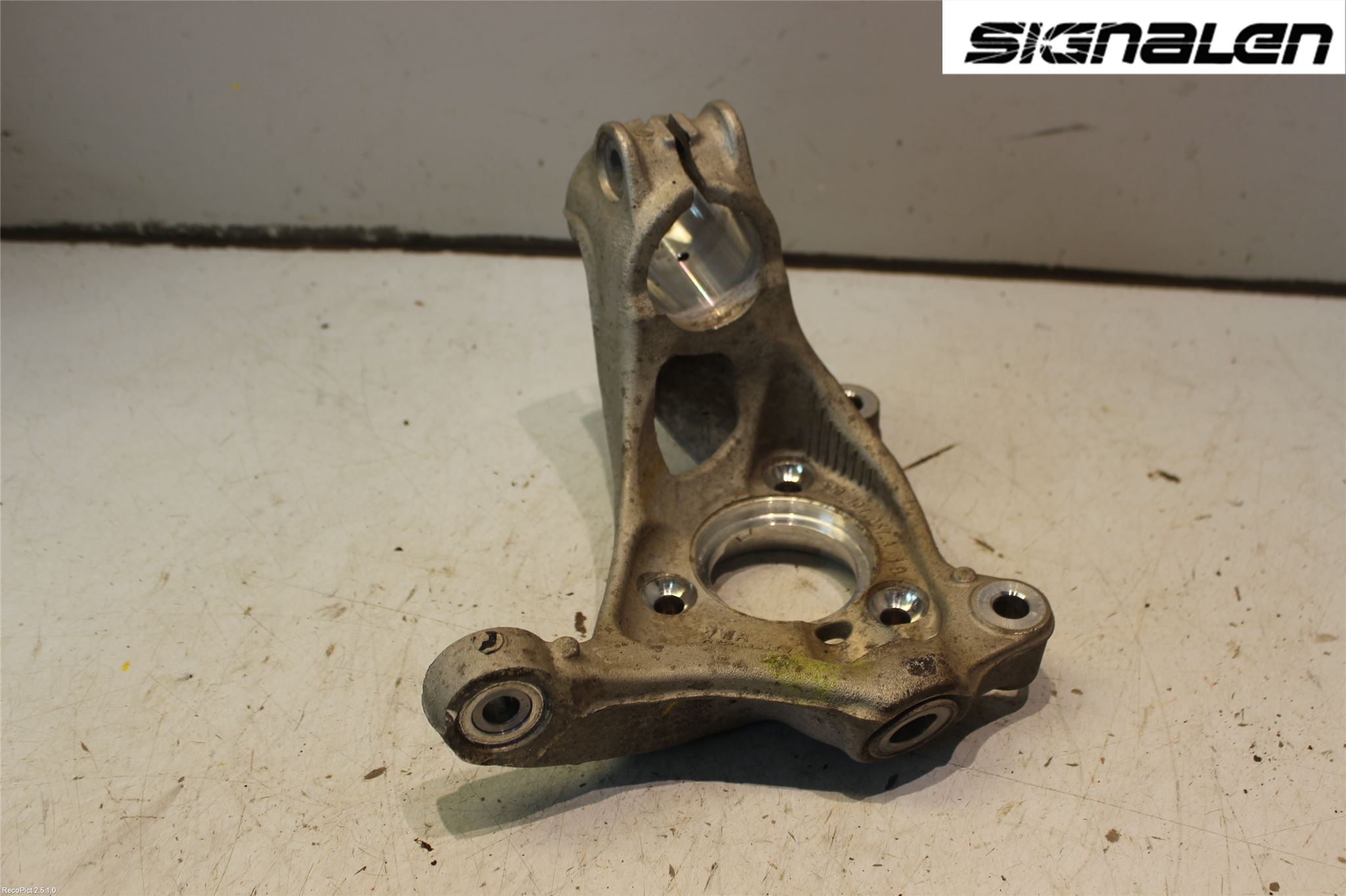 Volkswagen VW PASSAT 15-19 Spindel Vf