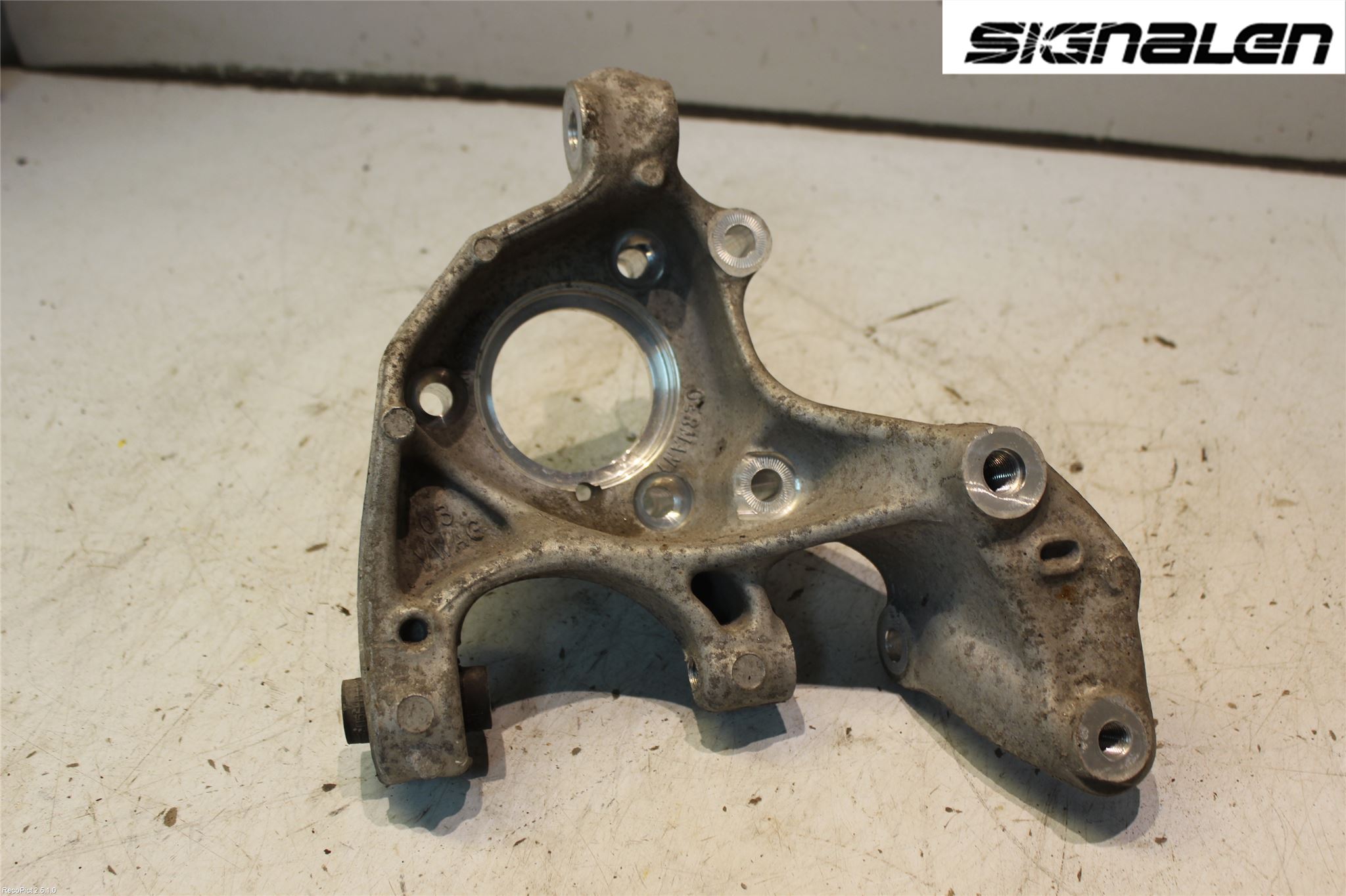 Volkswagen VW PASSAT 15-19 Spindel Vb