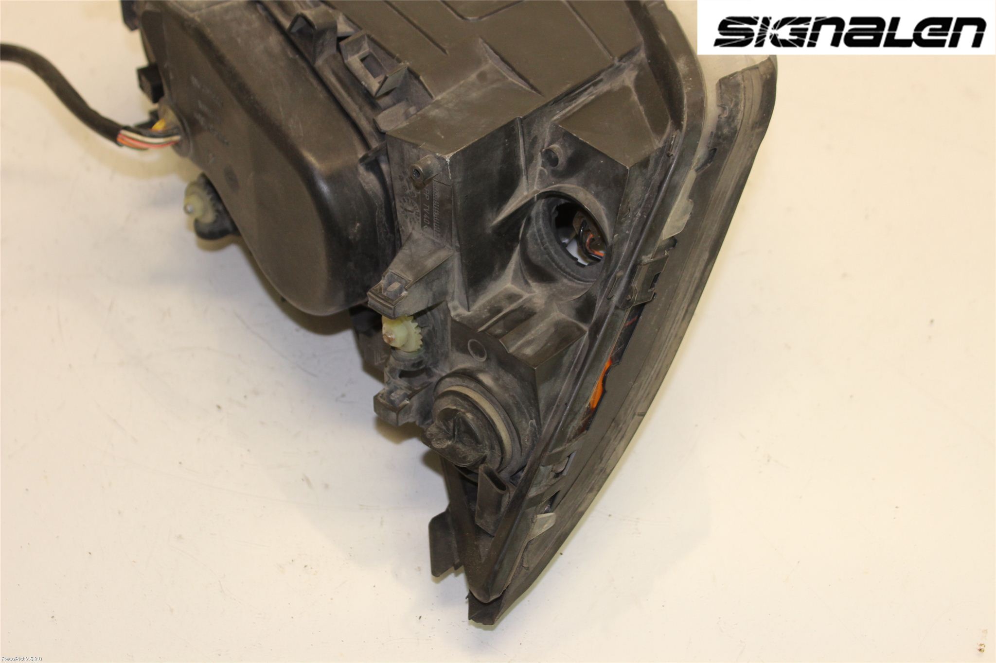 Ford MONDEO     01-06 Frontlykt Venstre