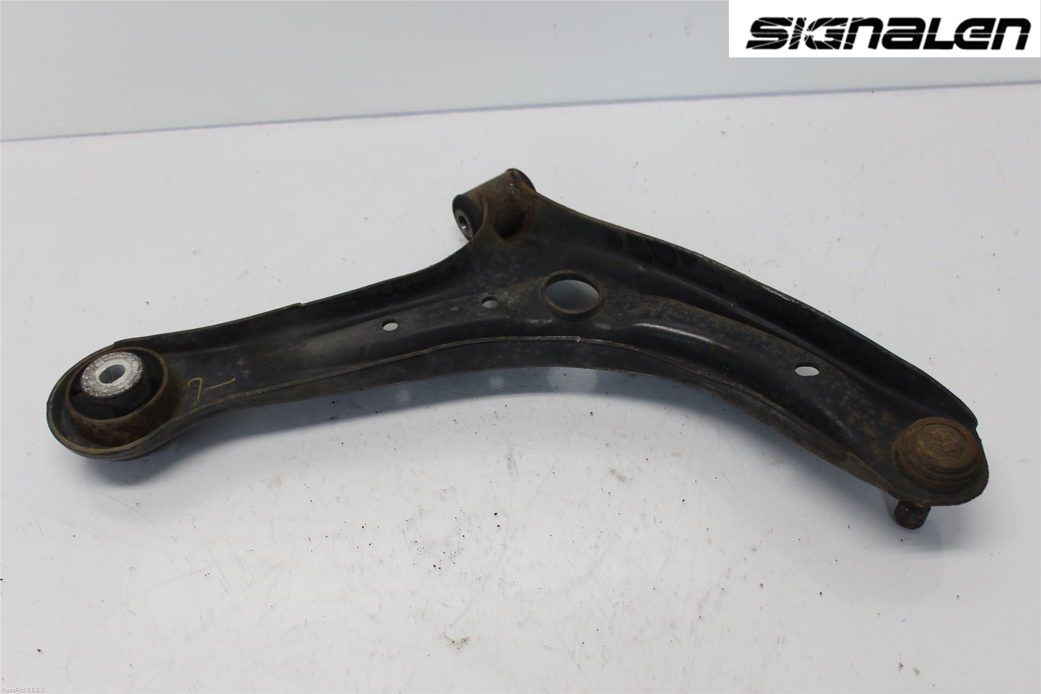 Ford FIESTA 09-12 Bærearm Foran Venstre Nedre
