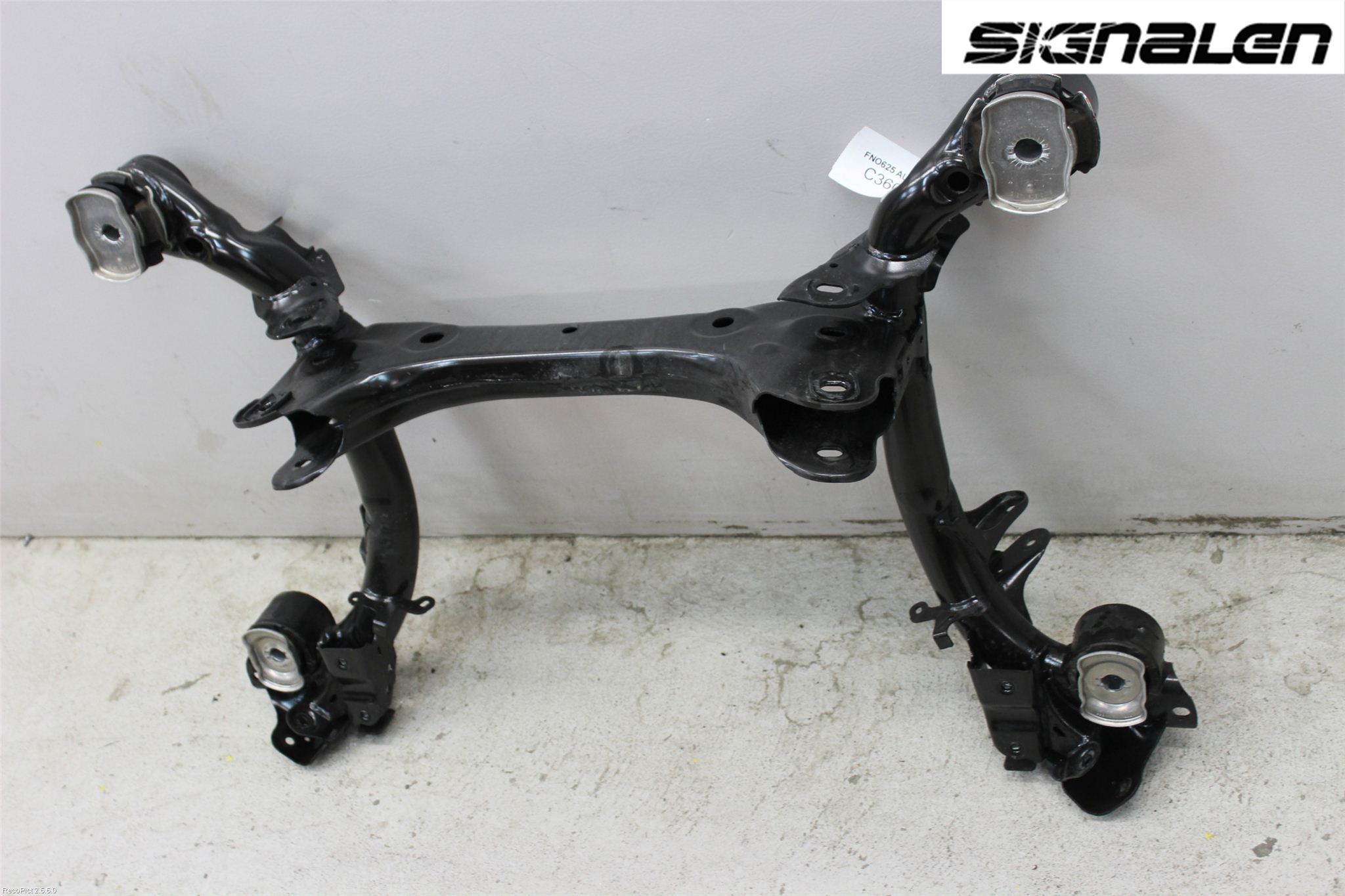 Audi A4/S4 B9 16-19 Bakaksel Feste Travers-Ramme