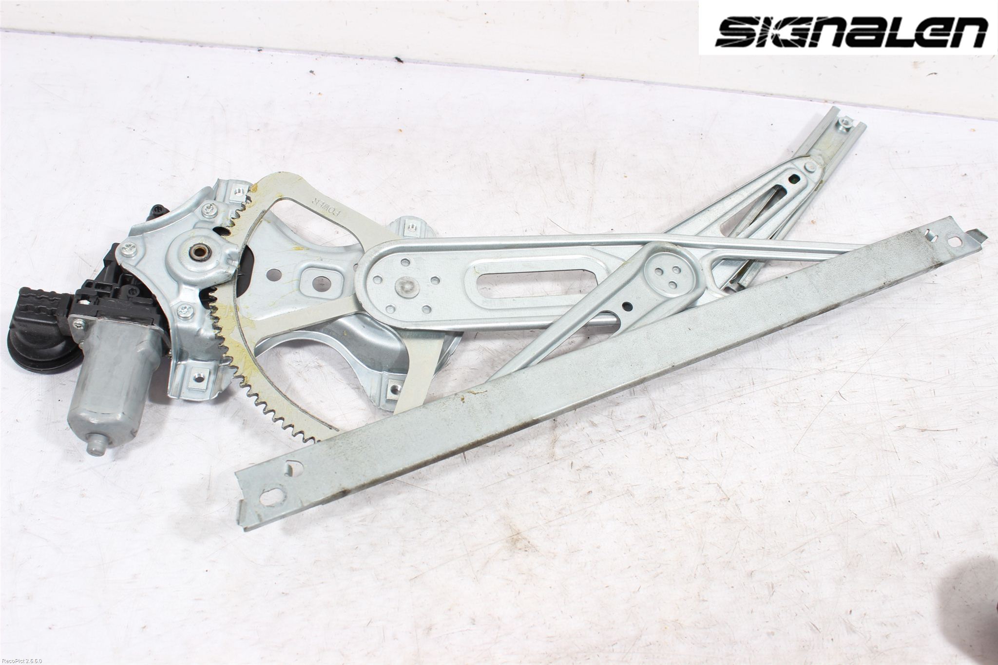 Toyota YARIS XP130 12-14 Vindusheis El Komp