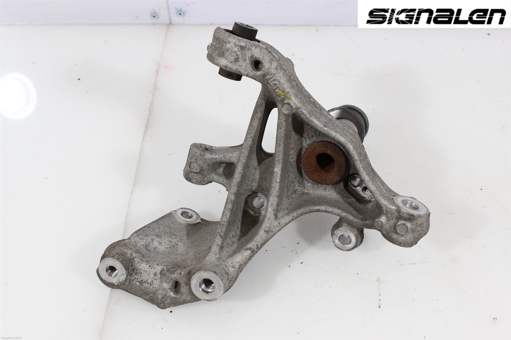Volkswagen VW PASSAT 15-19 Spindel Vb