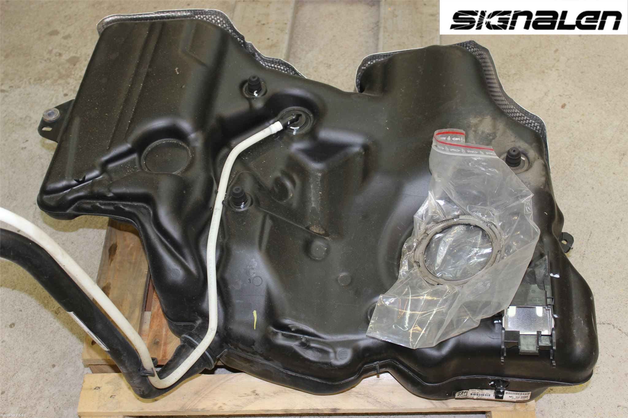 Volkswagen VW PASSAT 15-19 Drivstofftank Diesel
