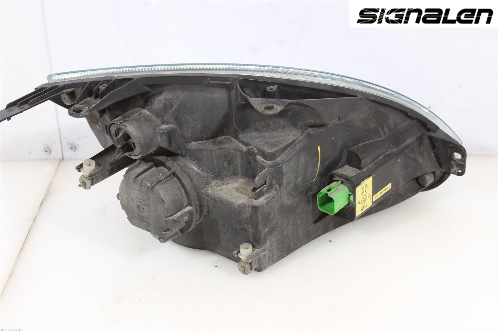 Ford FIESTA     02-05 Frontlykt Venstre