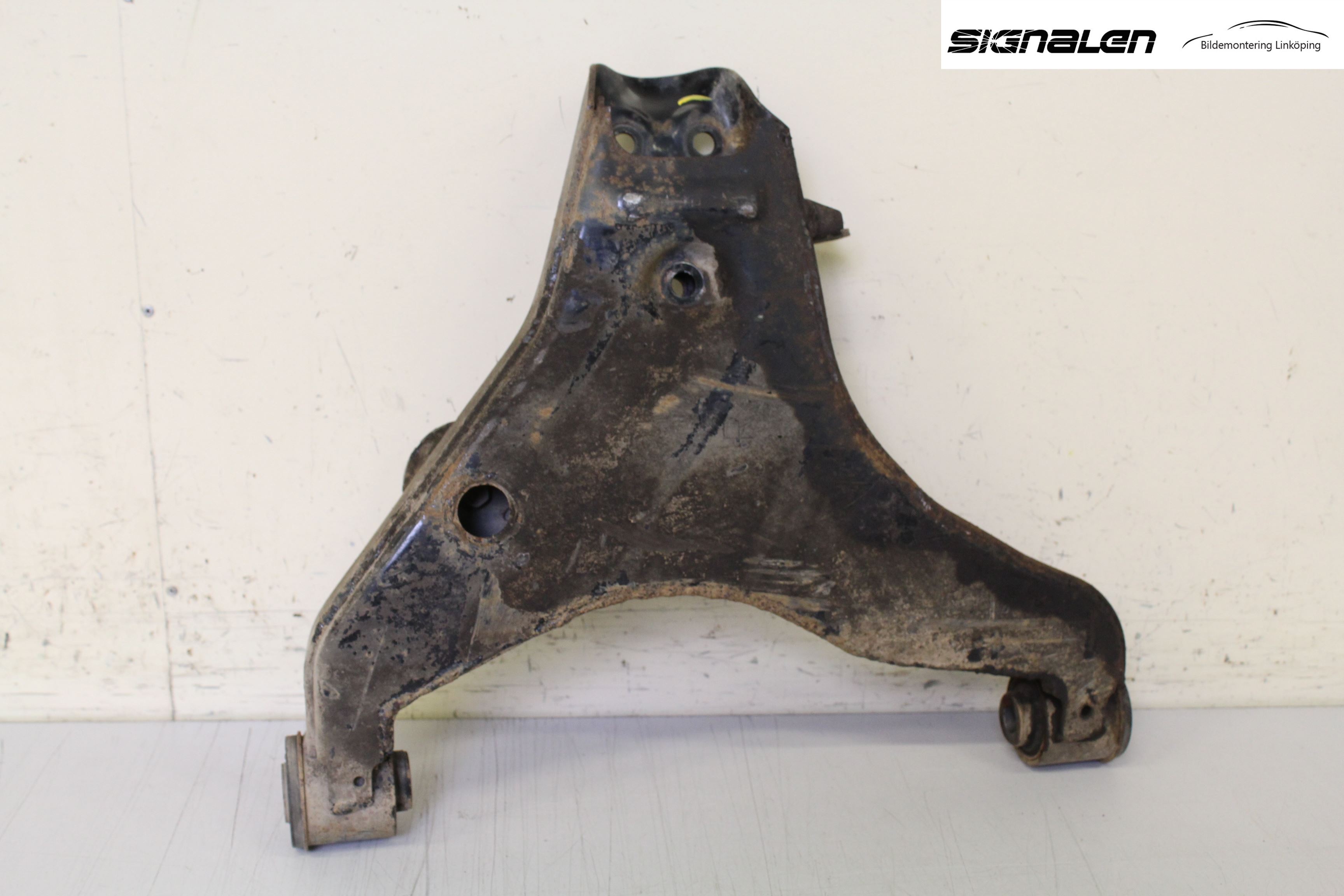 Mitsubishi L200 06-15 Bærearm Foran Venstre Nedre