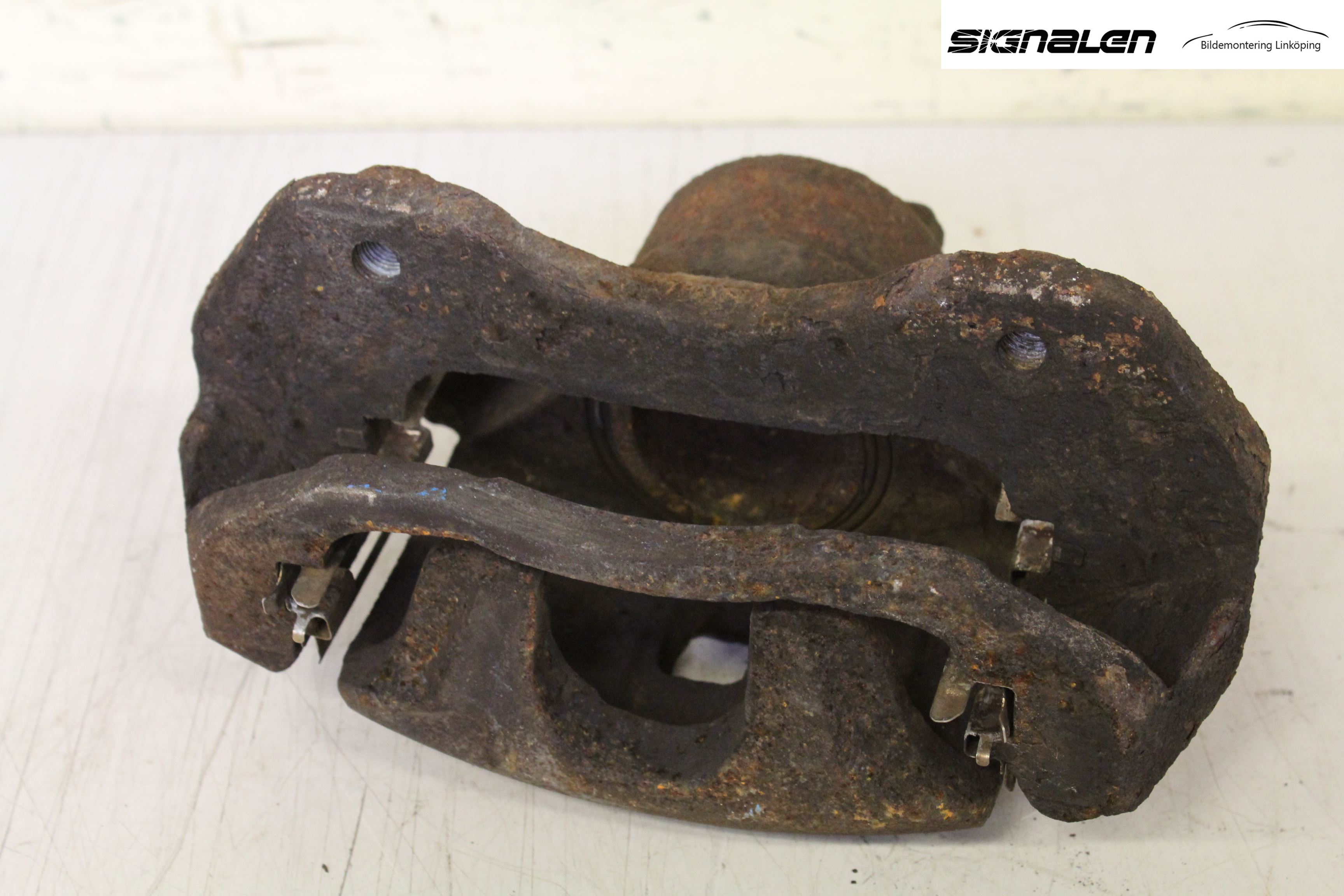 Mitsubishi LANCER  03-07 Bremsecaliper Foran Venstre