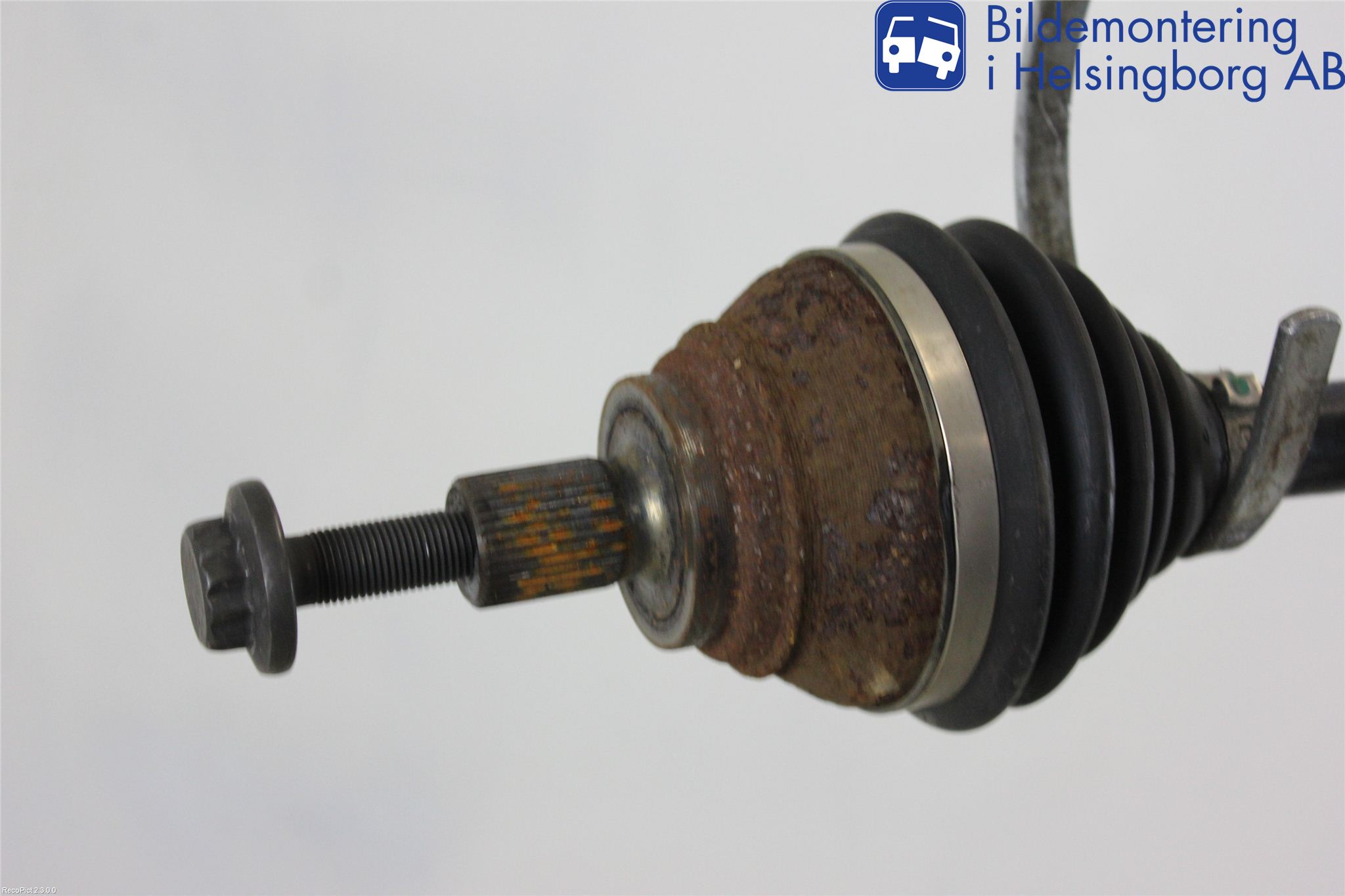 Audi A3/S3 05-13 Drivaksel Foran Kompl Venstre