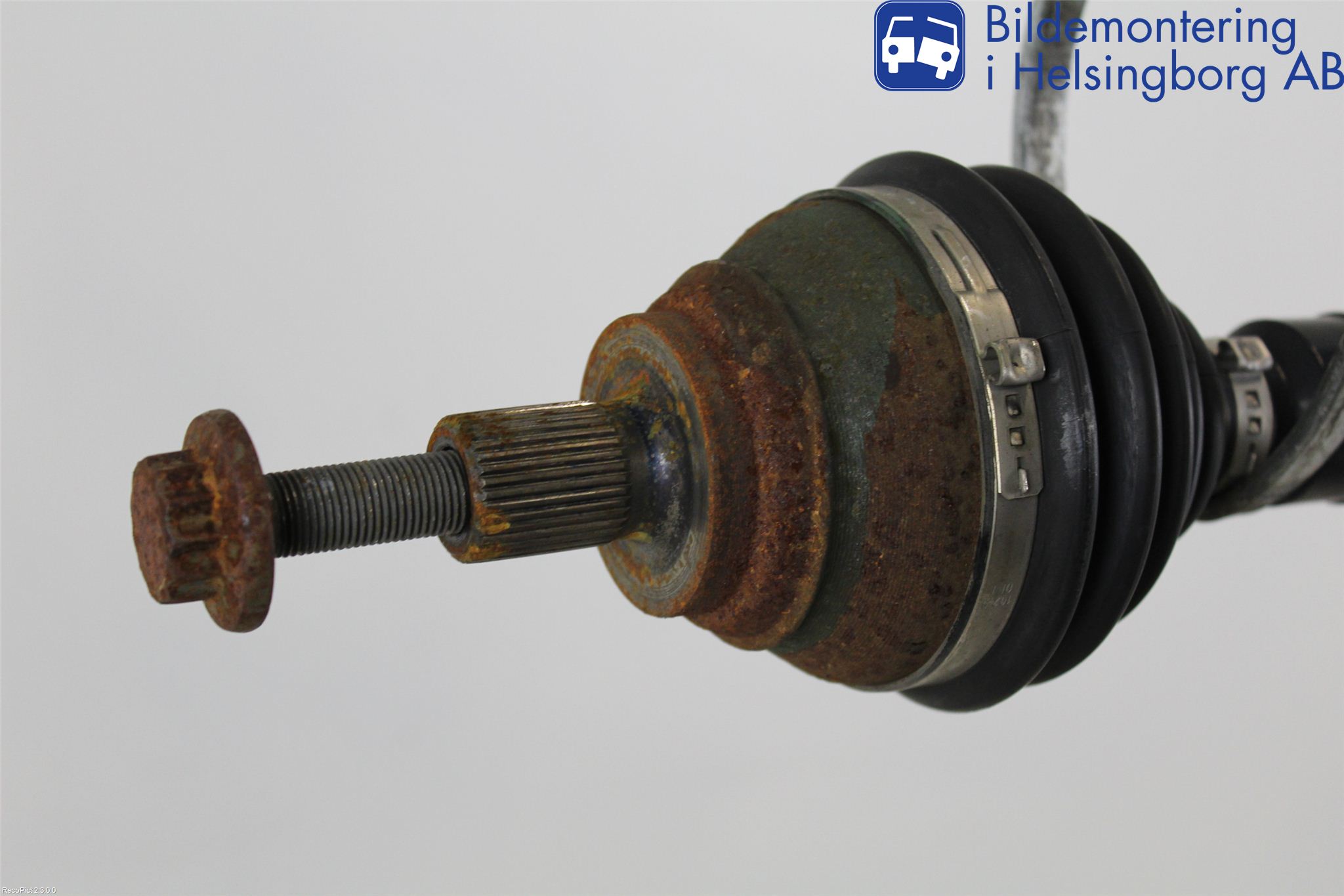 Volkswagen VW PASSAT 11-14 Drivaksel Foran Kompl Høyre