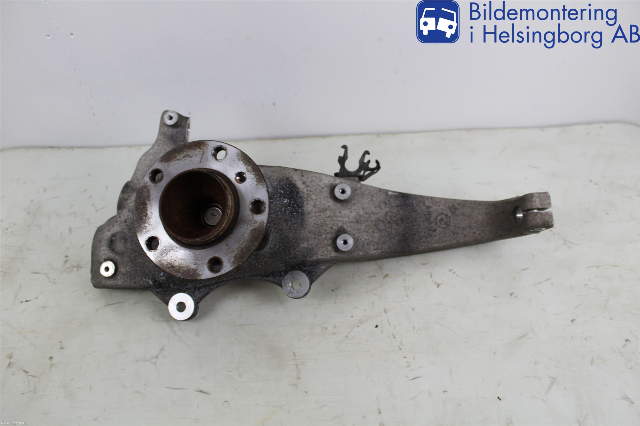 BMW 5 F10/F11/F18 09-17 Spindel Vf