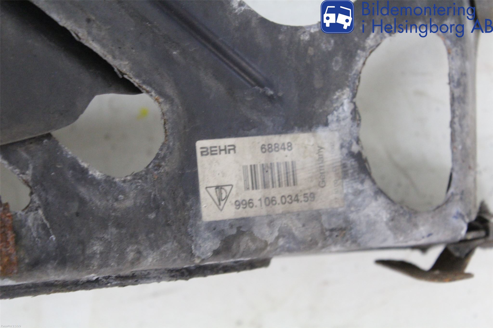 Porsche 911 (996) 98-05 Radiator Feste - Ramme - Bjelk