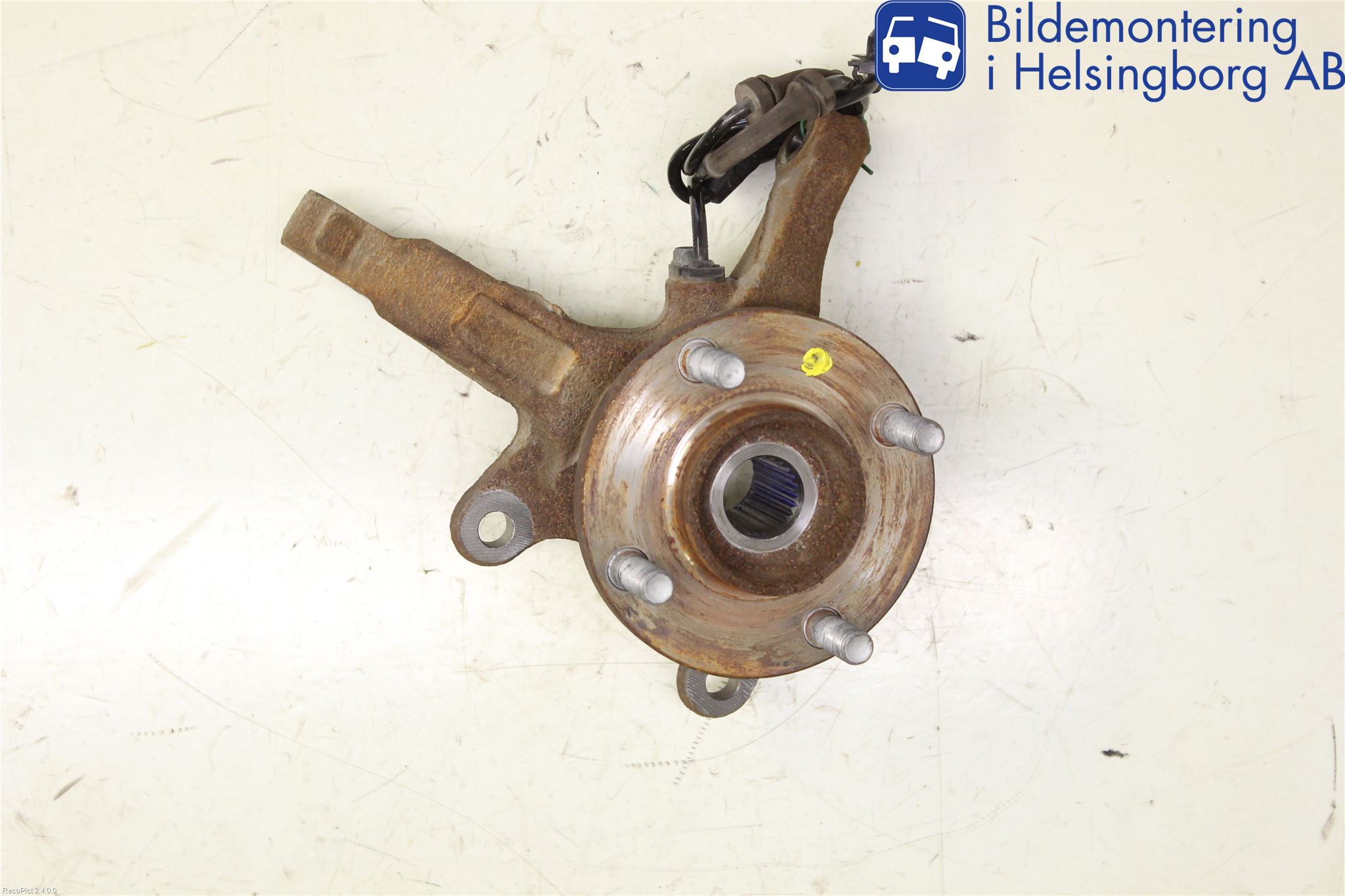 Nissan MICRA 11-16 Spindel Vf