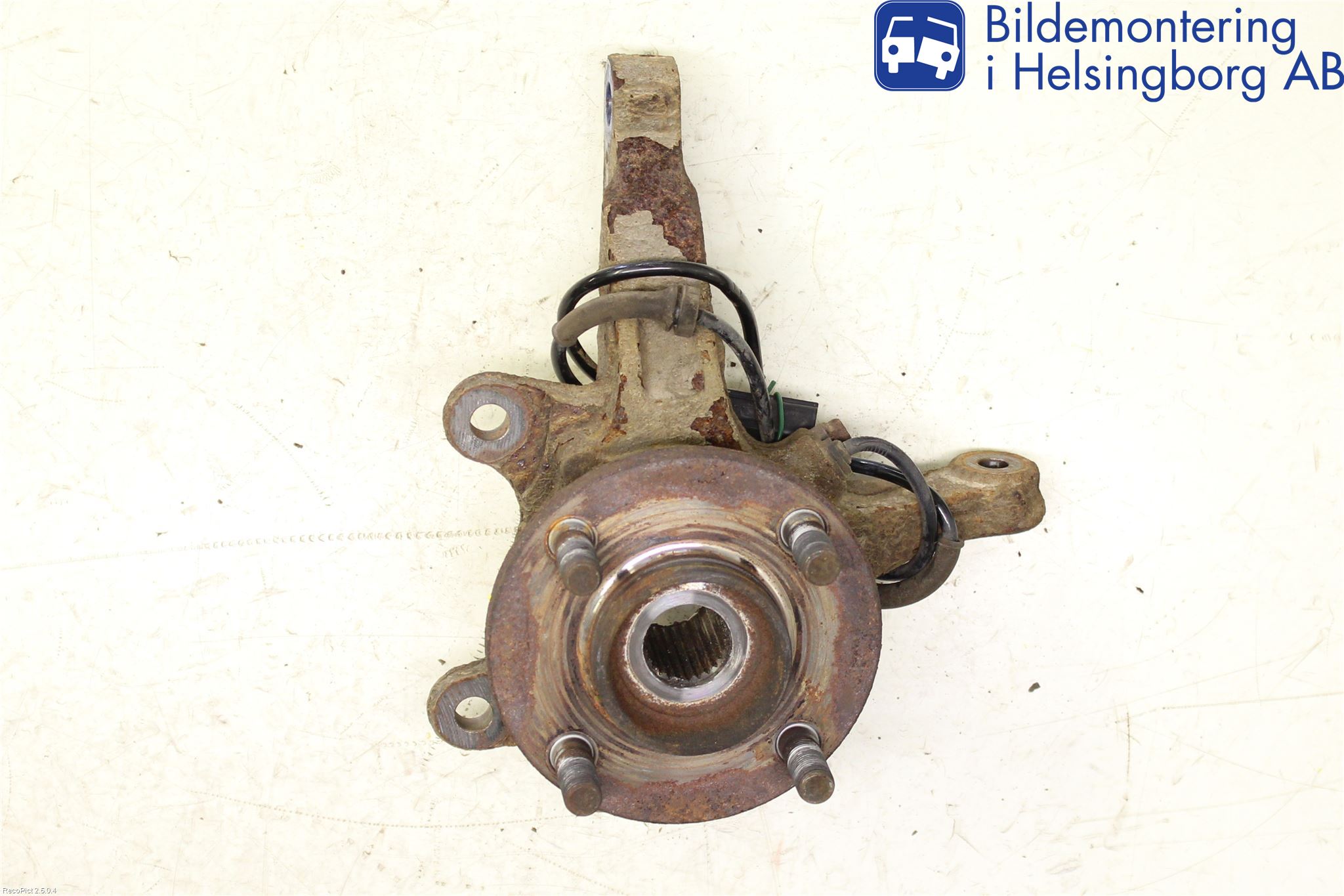 Nissan MICRA 11-16 Spindel Vf