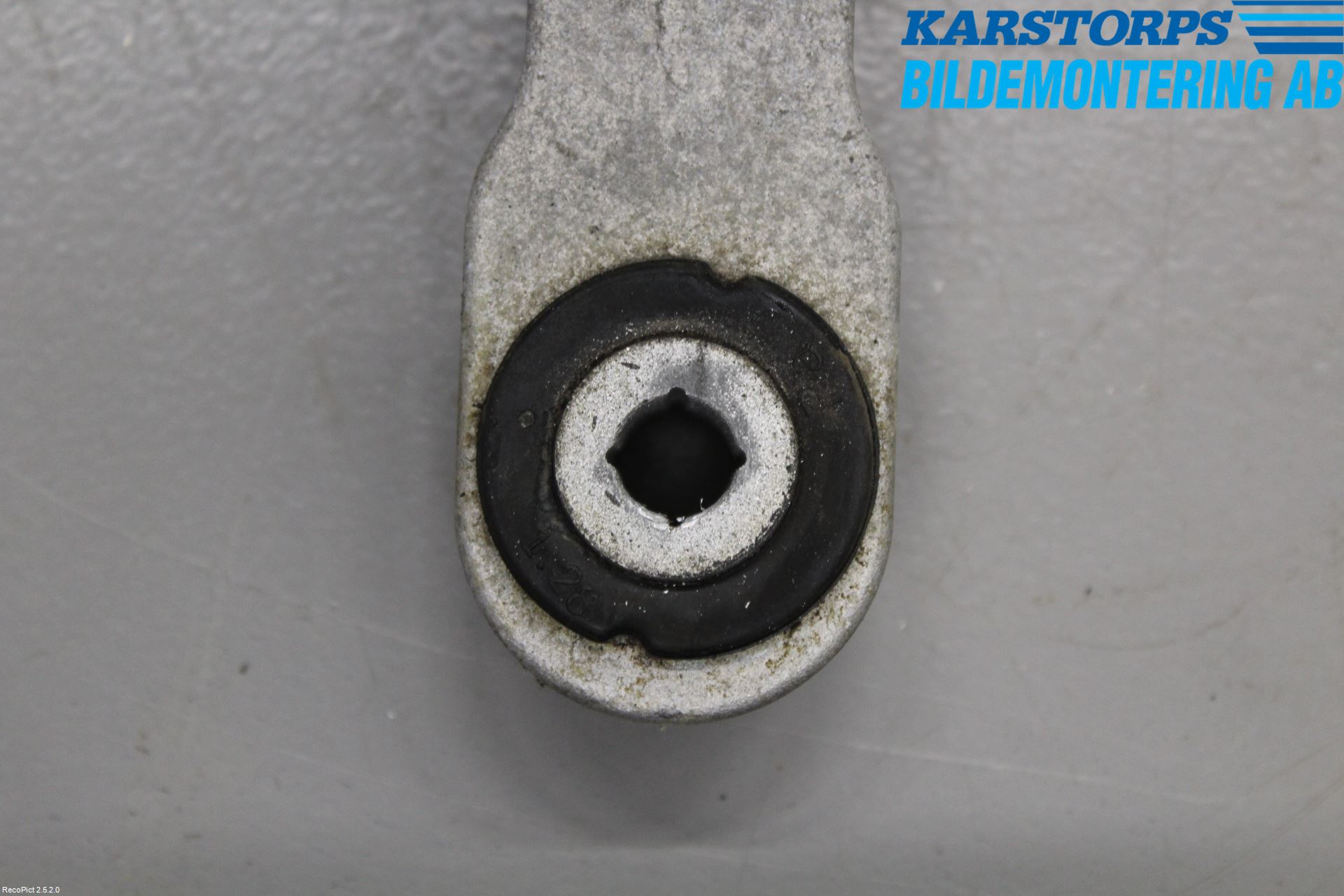 Volvo V40 12-19 Motor Feste Gummi
