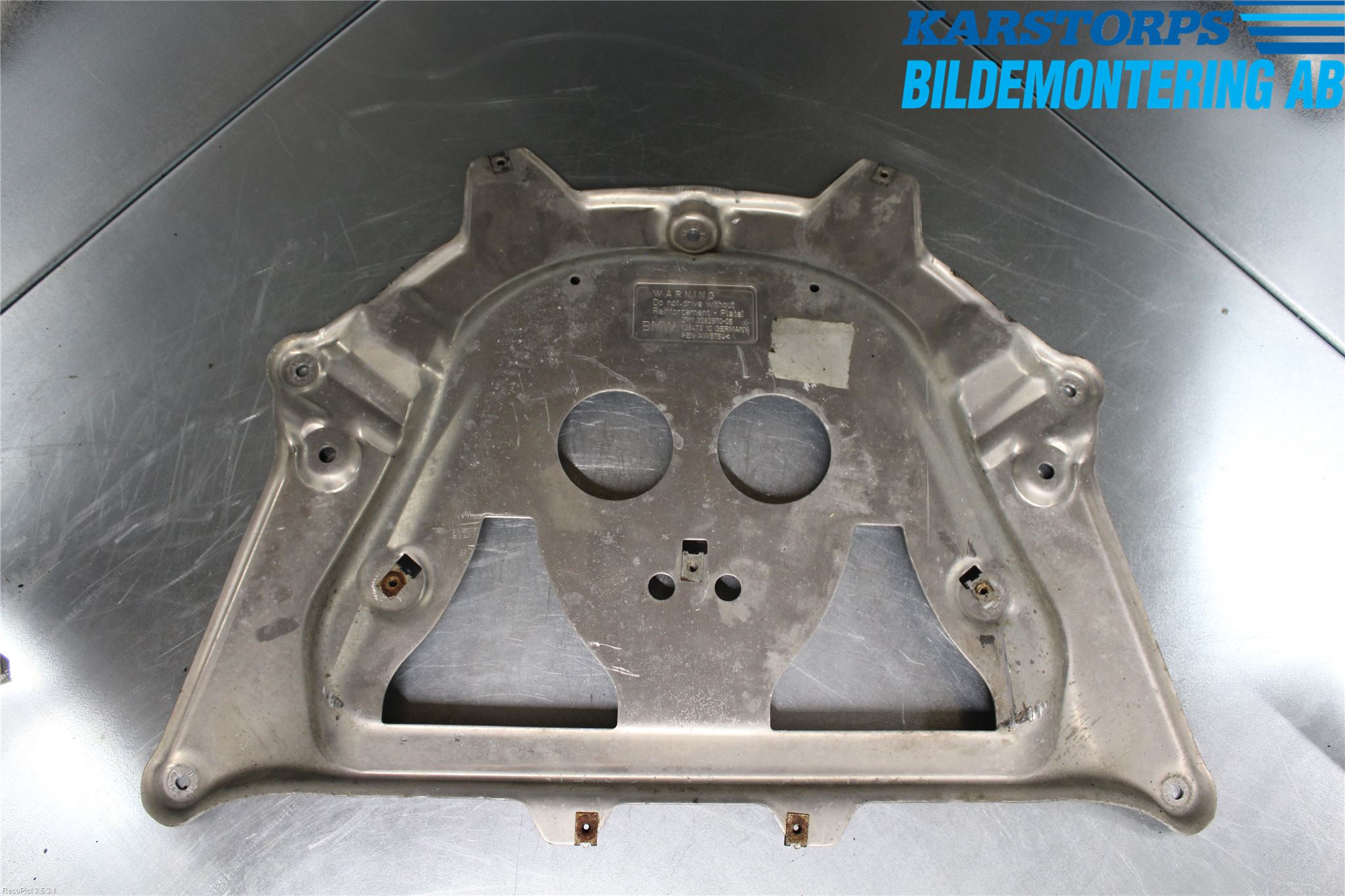 BMW 5 E60/61 Sed/Tou 02-10 Bunnplate U Motor-Gear-Dørk
