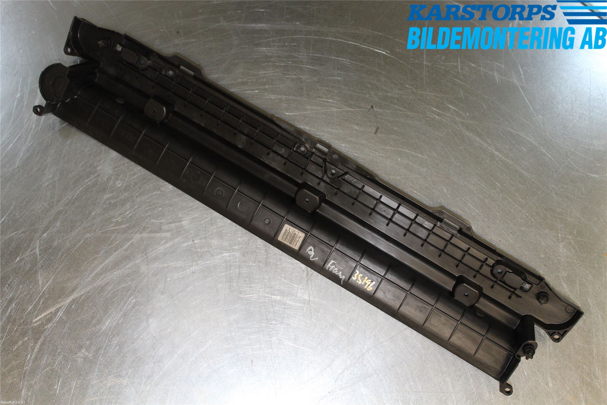 BMW 5 E60/61 Sed/Tou 02-10 Radiator Feste - Ramme - Bjelk