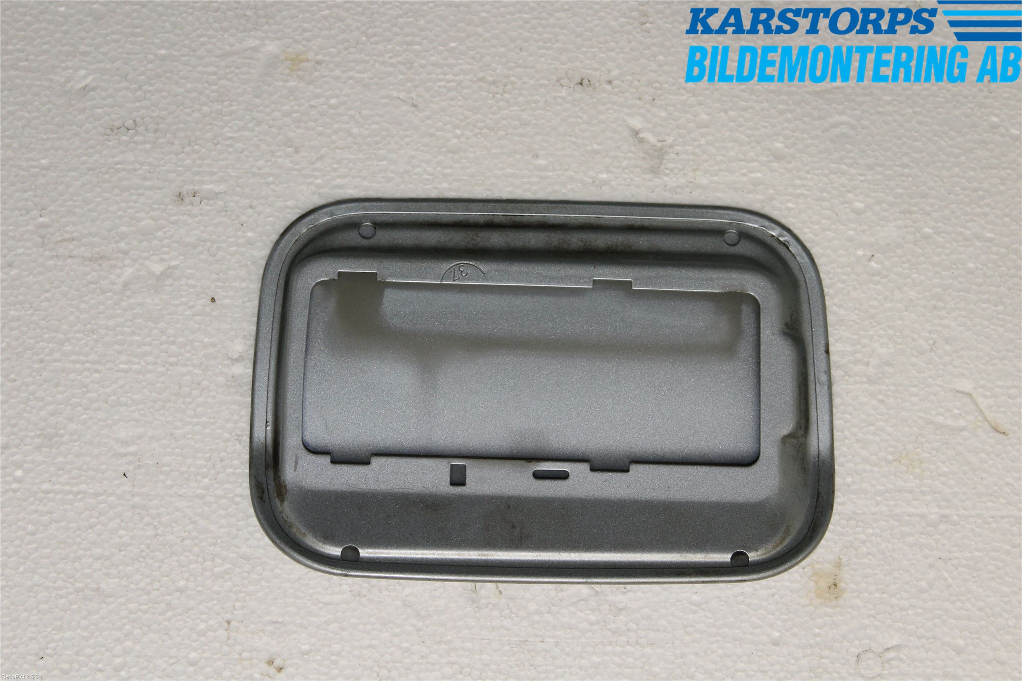 BMW 5 E60/61 Sed/Tou 02-10 Drivstoff Tankluke