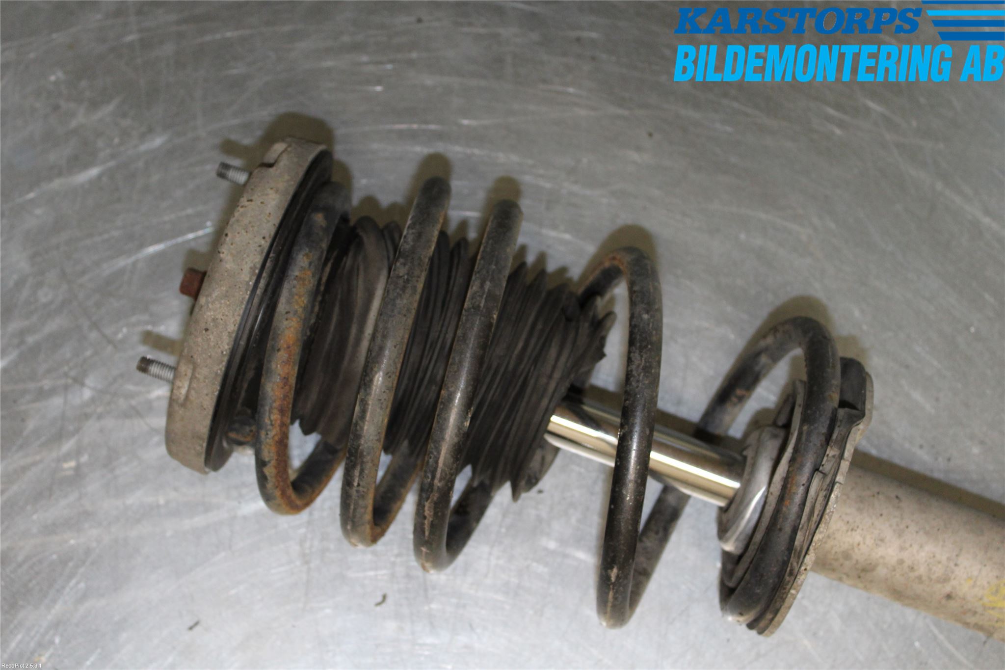 BMW 5 E60/61 Sed/Tou 02-10 Fjærbein Foran Venstre