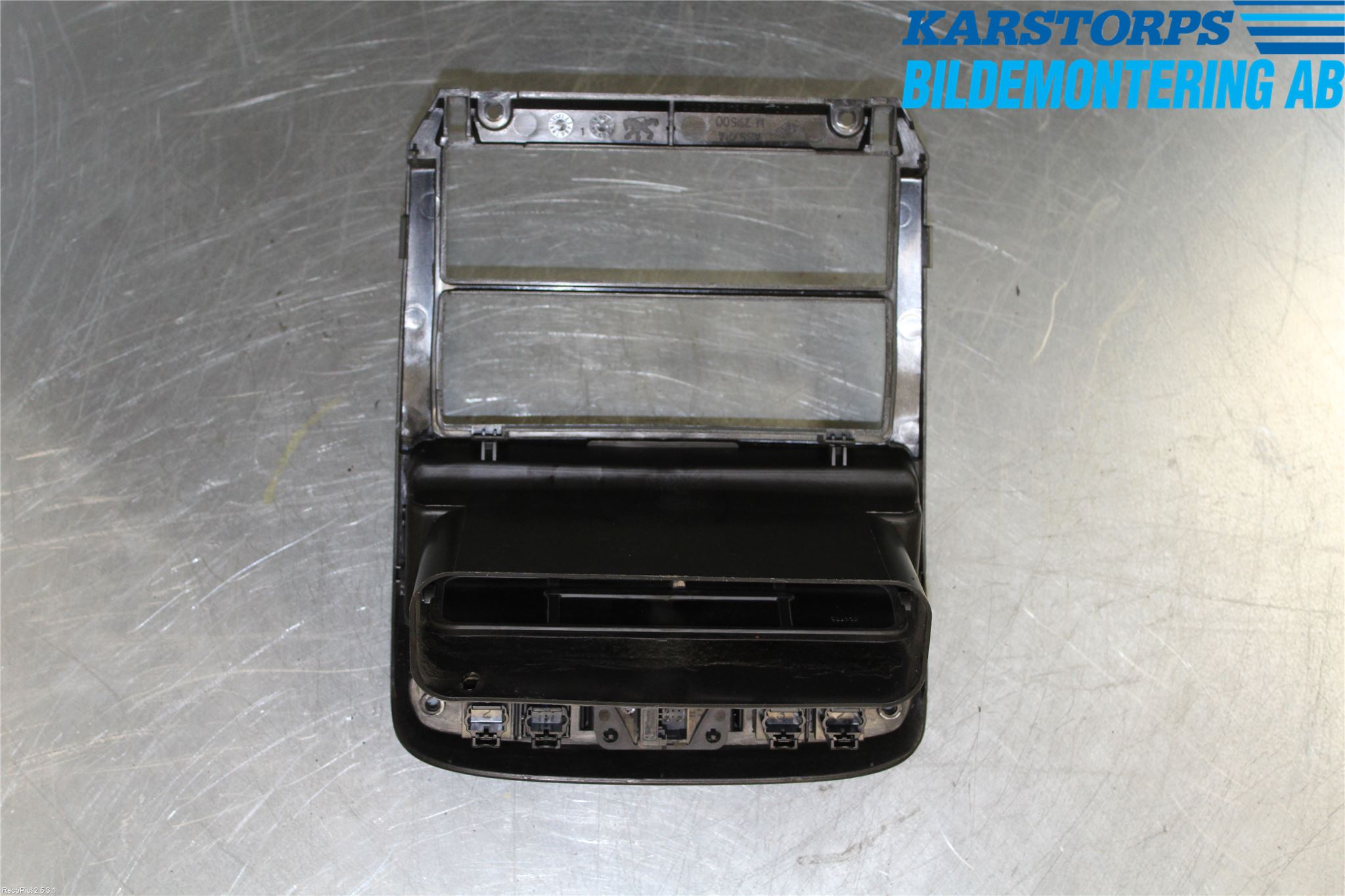 Peugeot 307     01-05 Dashbord Kanal - Dyse