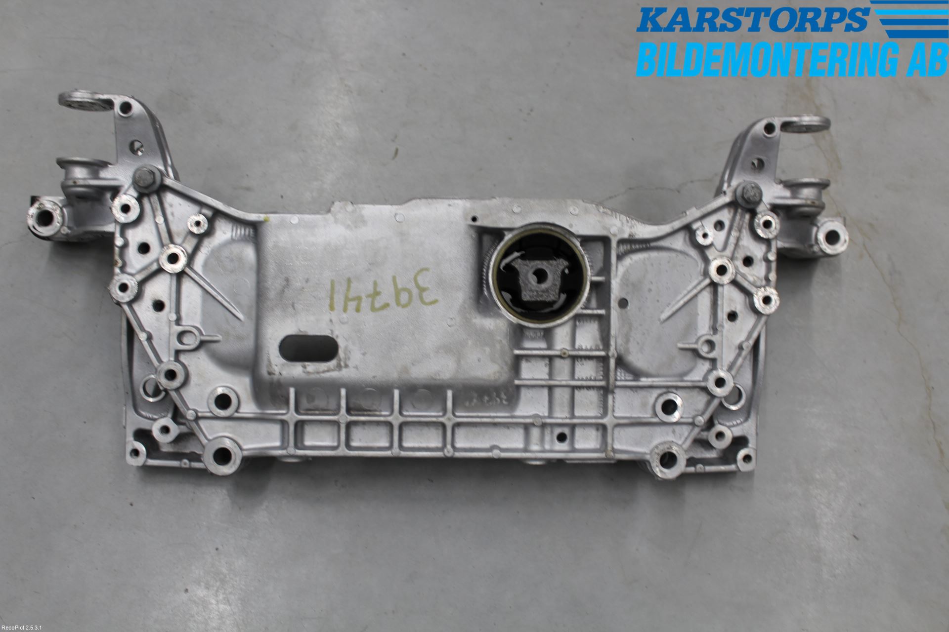 Seat LEON 06-12 Forstillingsbjelke(Tvergående)