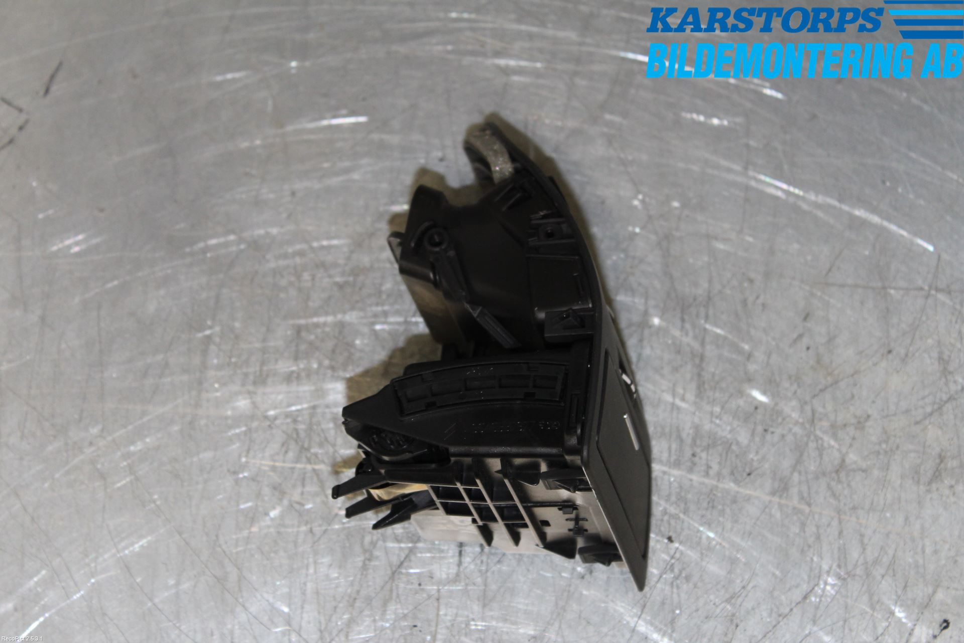 Citroen C4 I   05-10 Dashbord Kanal - Dyse