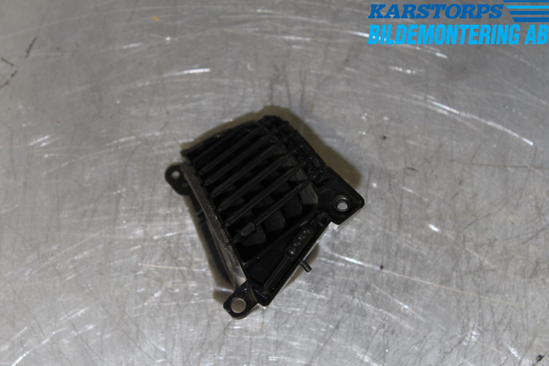 Mitsubishi L200 06-15 Dashbord Kanal - Dyse