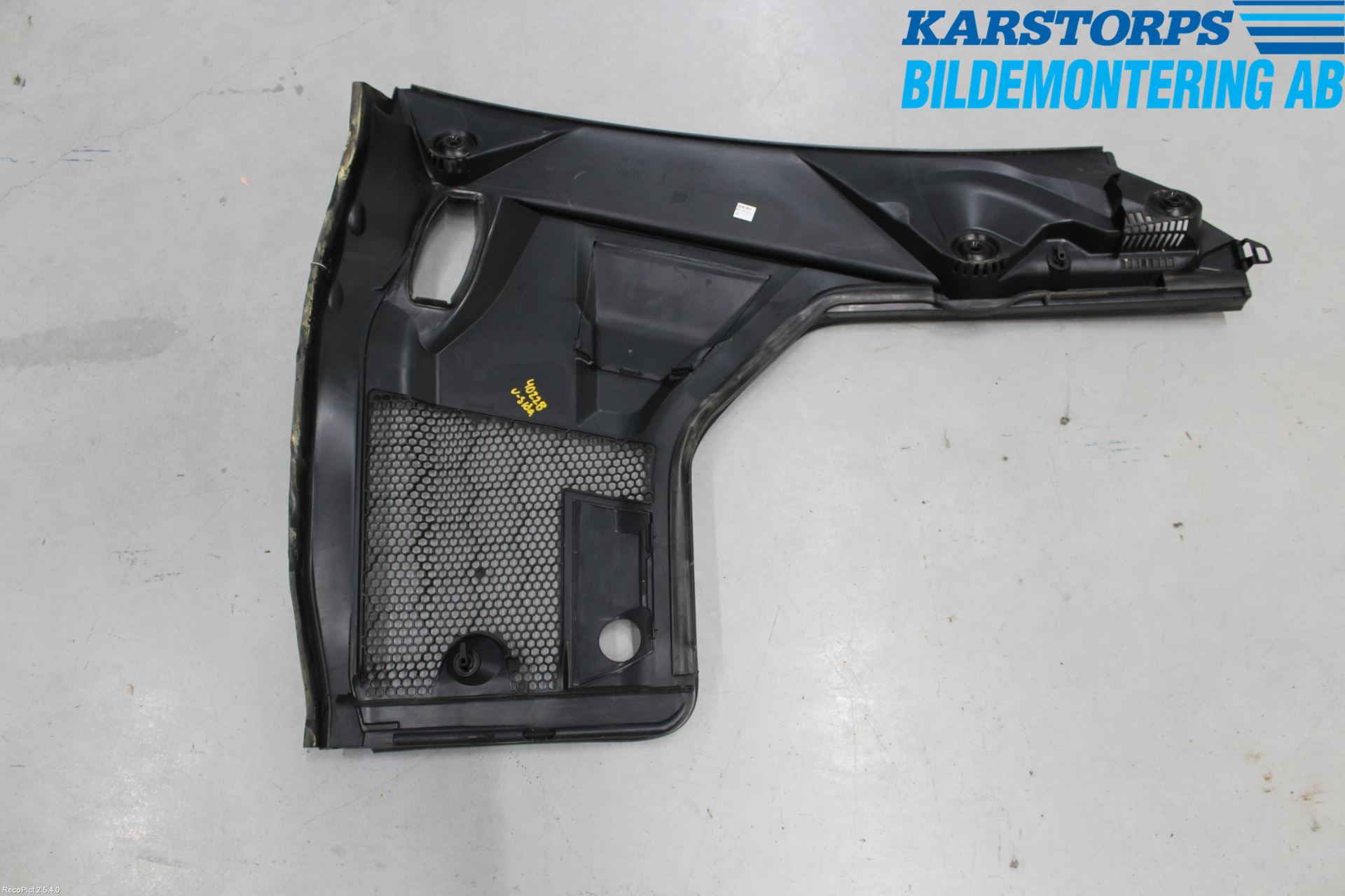Mercedes-Benz MB C-KLASS (W205) 14-21 Visker Deksel-Grill-Under Frr