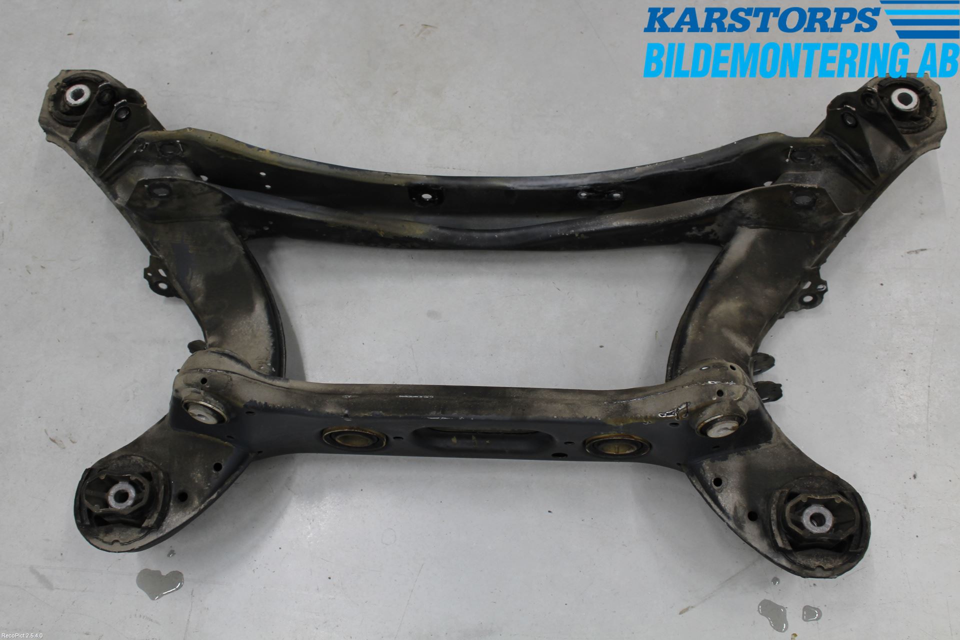 Mercedes-Benz MB C-KLASS (W205) 14-21 Bakaksel Feste Travers-Ramme
