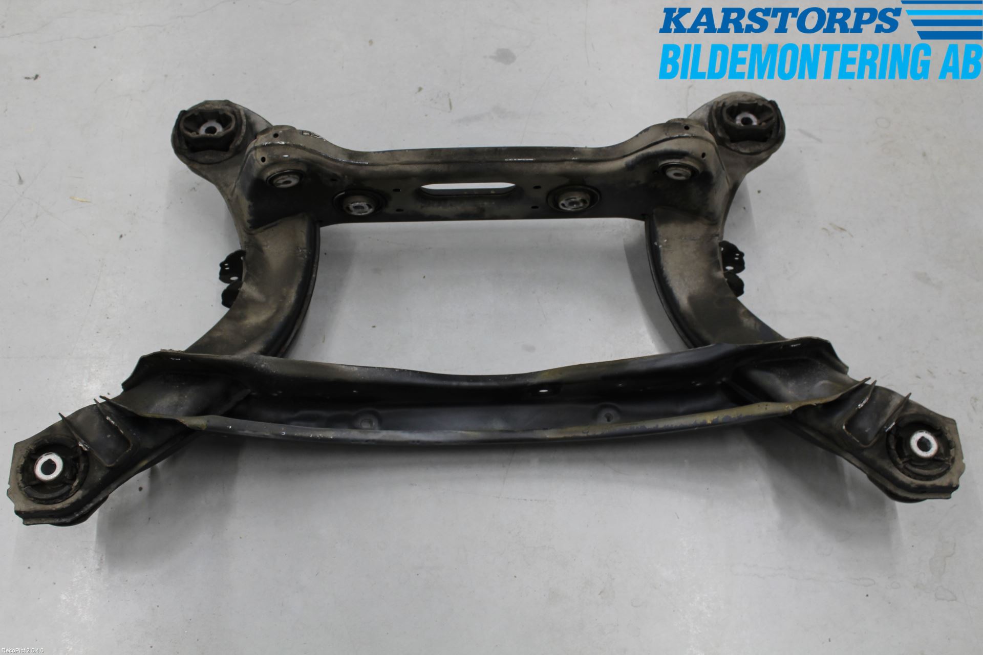 Mercedes-Benz MB C-KLASS (W205) 14-21 Bakaksel Feste Travers-Ramme