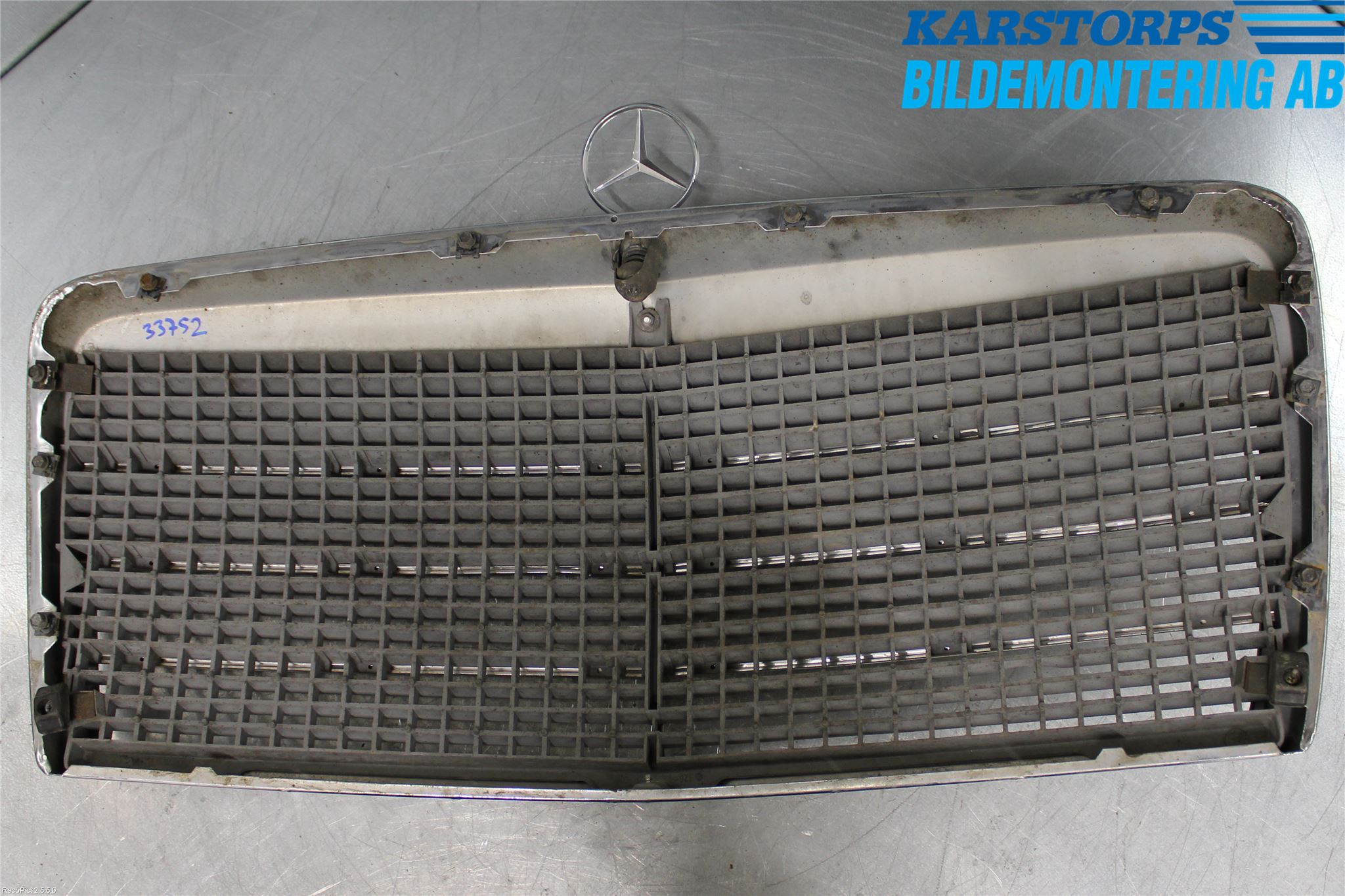 Mercedes-Benz MB 280-560  (W126) 81-91 Grill Komplett
