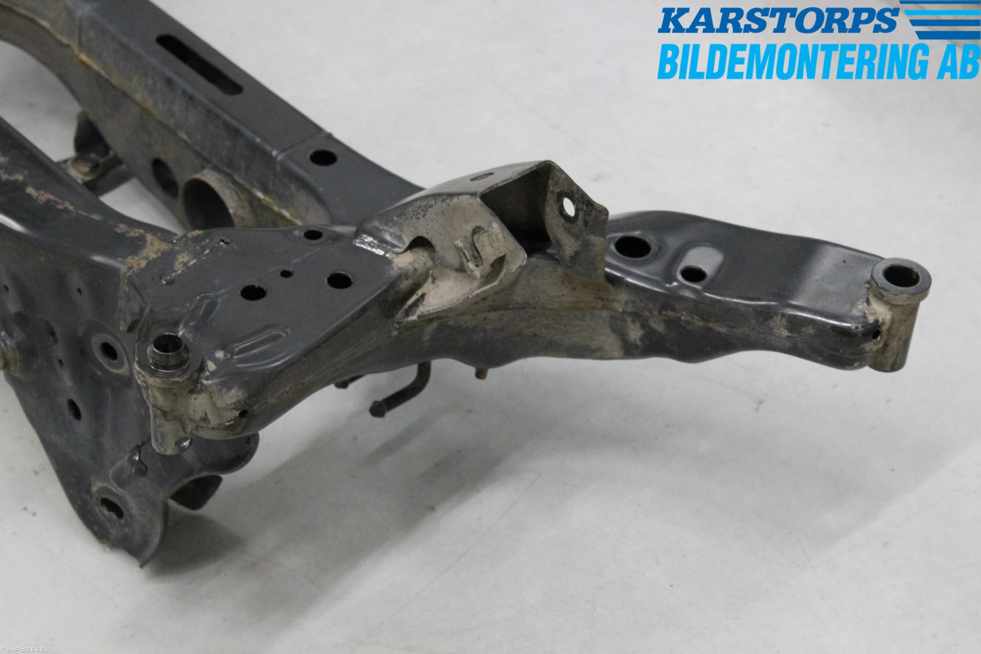 Nissan QASHQAI 10-14 Bakaksel Feste Travers-Ramme