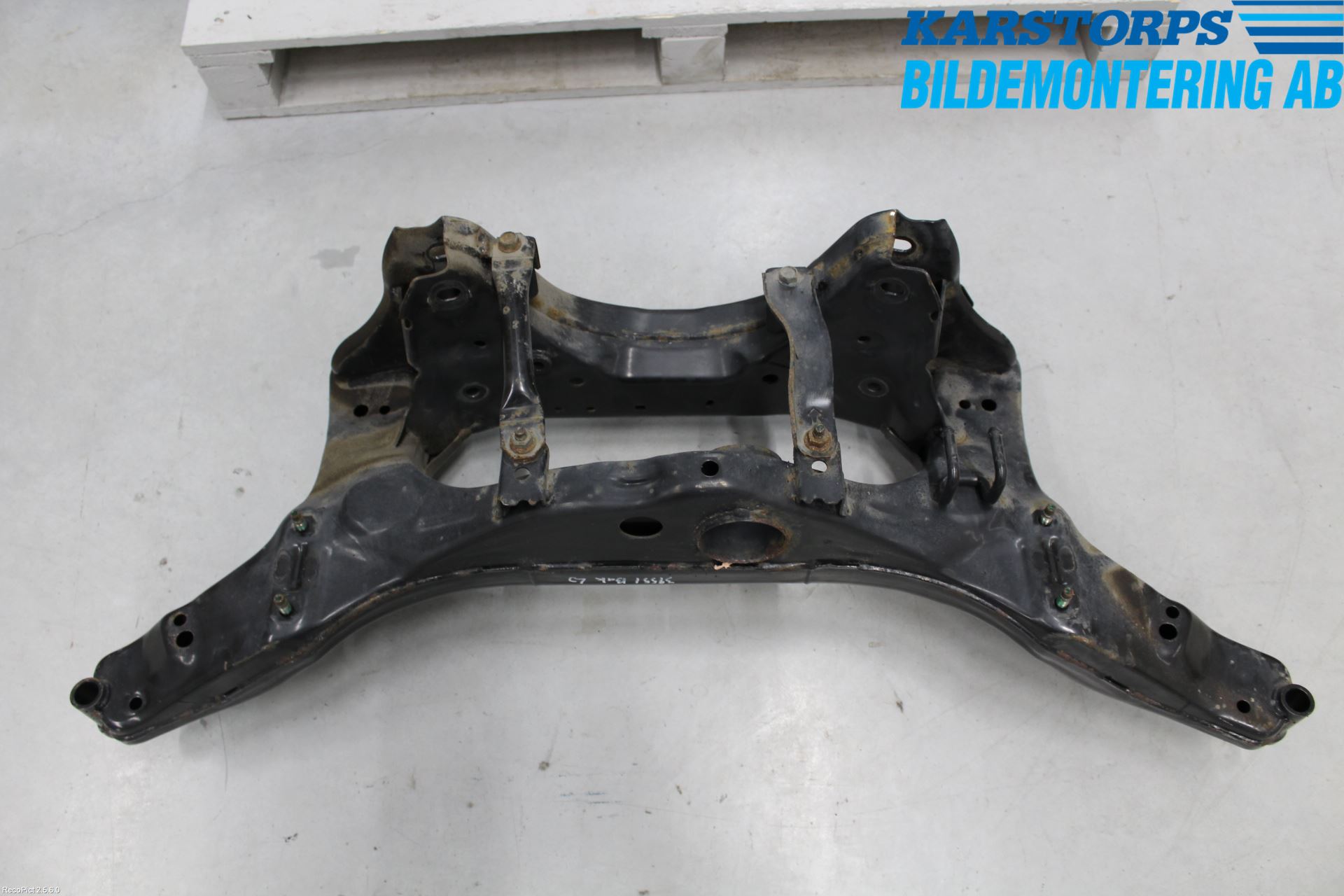 Nissan QASHQAI 10-14 Bakaksel Feste Travers-Ramme