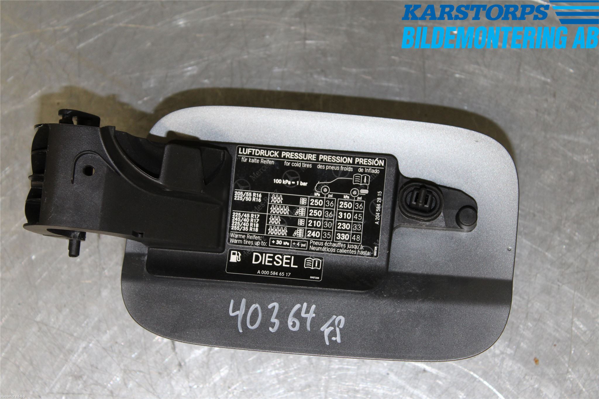 Mercedes-Benz MB C-KLASS (W204) 07-15 Drivstoff Tankluke