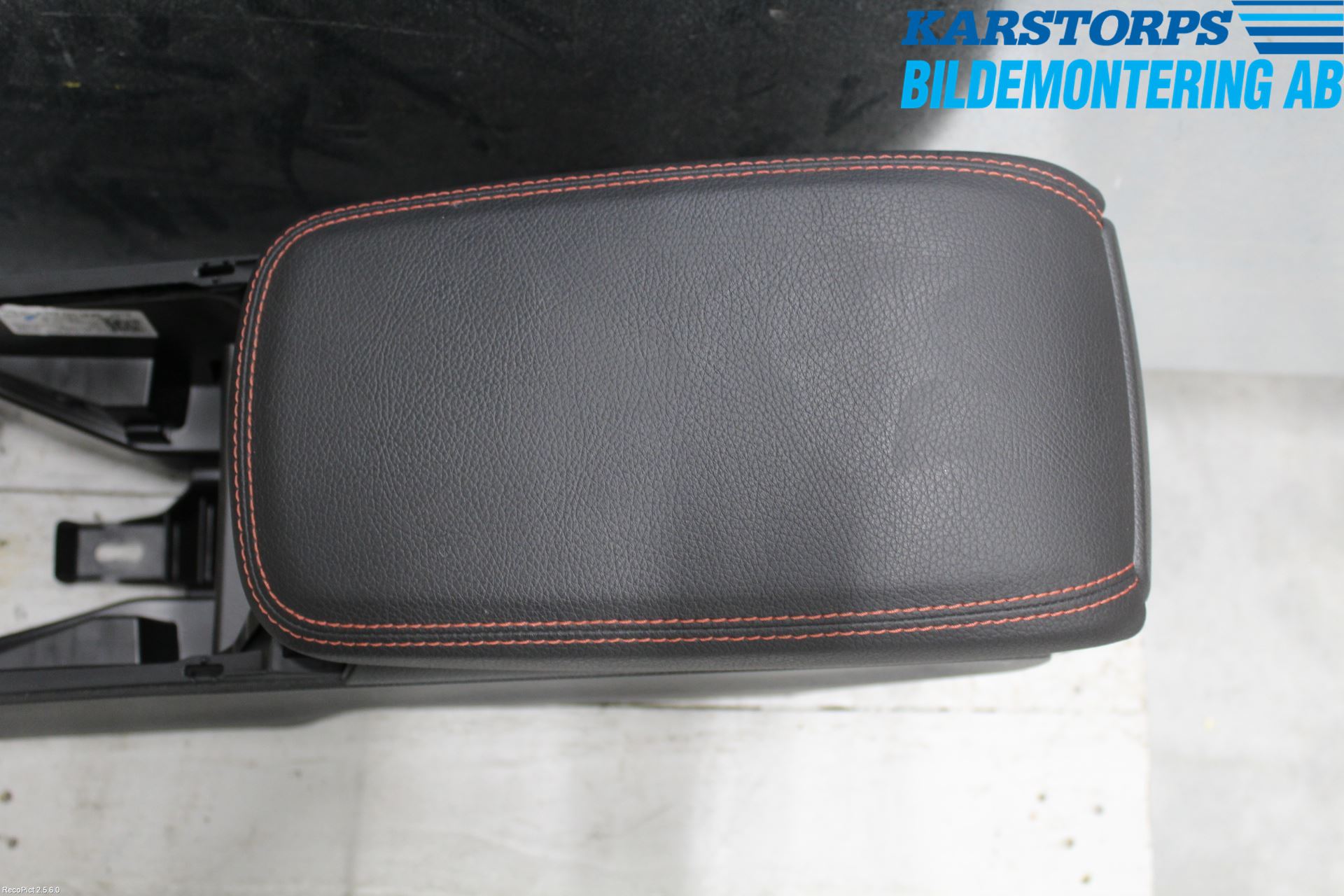 Mercedes-Benz MB CLA-KLASS (C117/X117) 13-19 Innr Konsoll-Lomme
