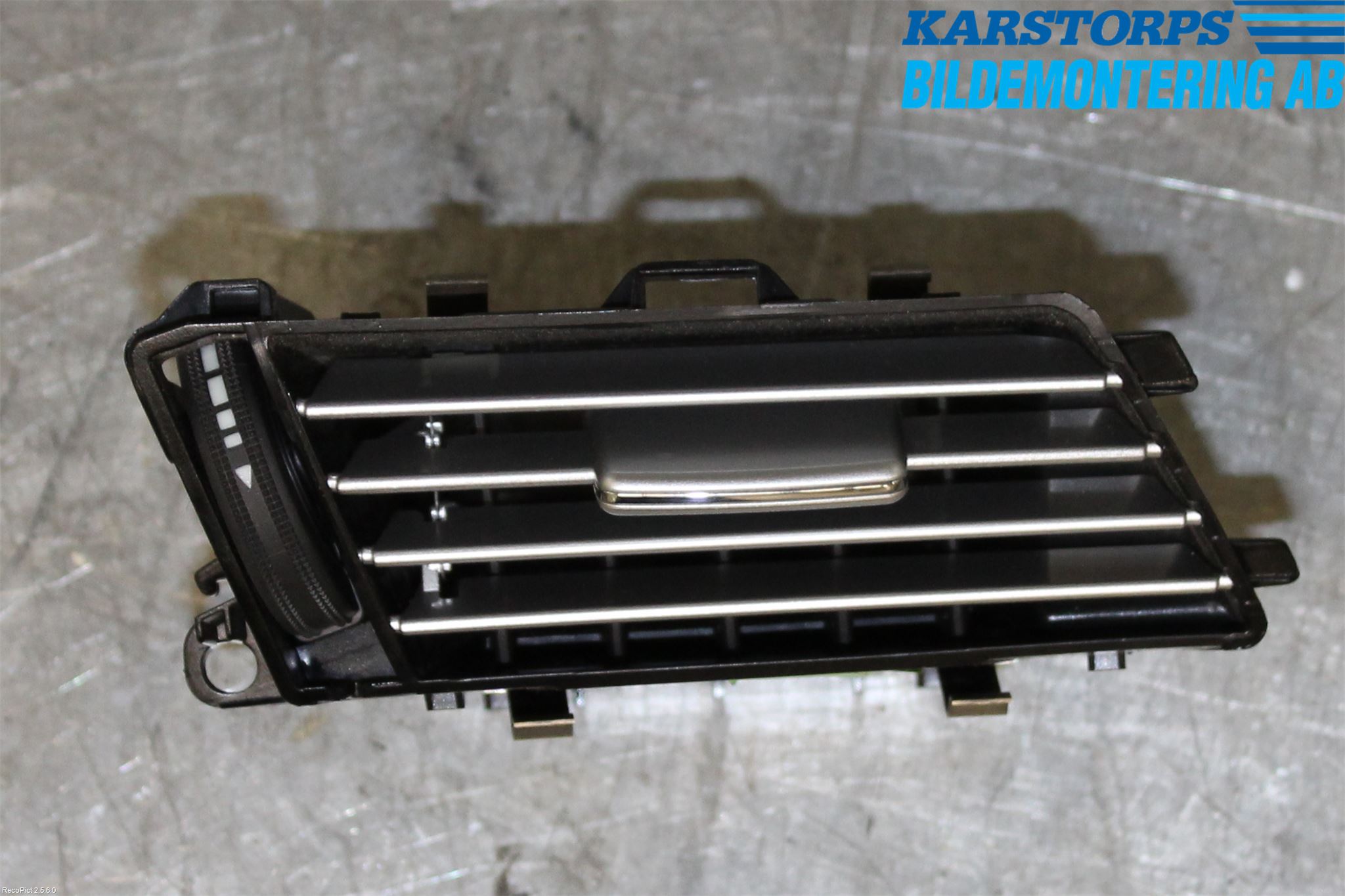 Mercedes-Benz MB E-KLASS (W212) 09-16 Dashbord Kanal - Dyse