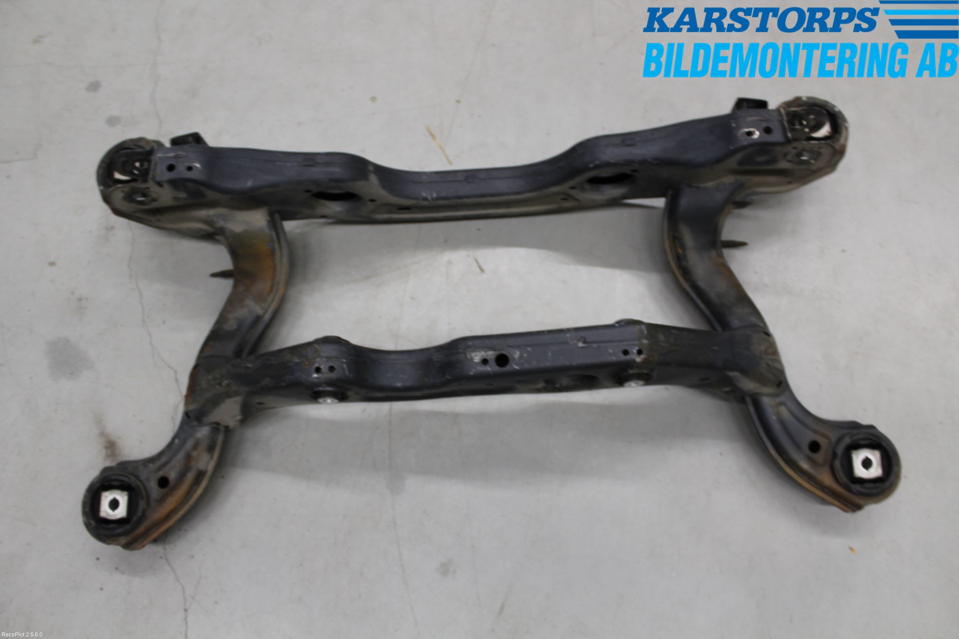 Mercedes-Benz MB CLA-KLASS (C117/X117) 13-19 Bakaksel Feste Travers-Ramme