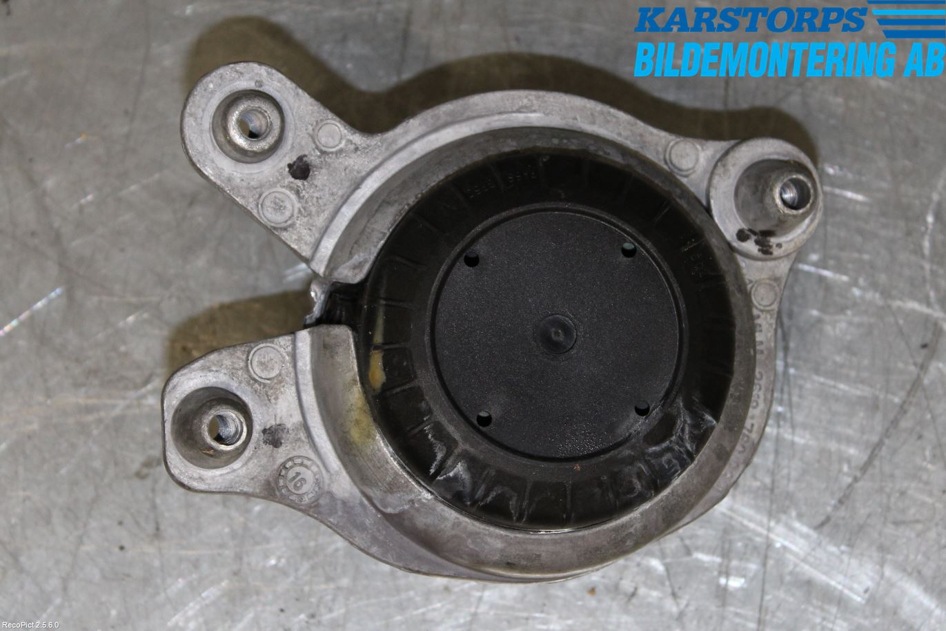 Mercedes-Benz MB C-KLASS (W205) 14-21 Motor Feste Gummi