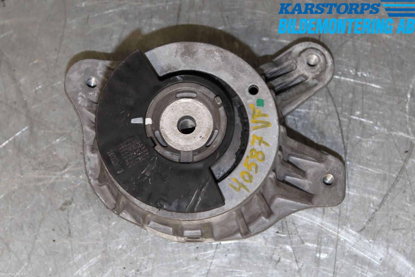 Mercedes-Benz MB C-KLASS (W205) 14-21 Motor Feste Gummi