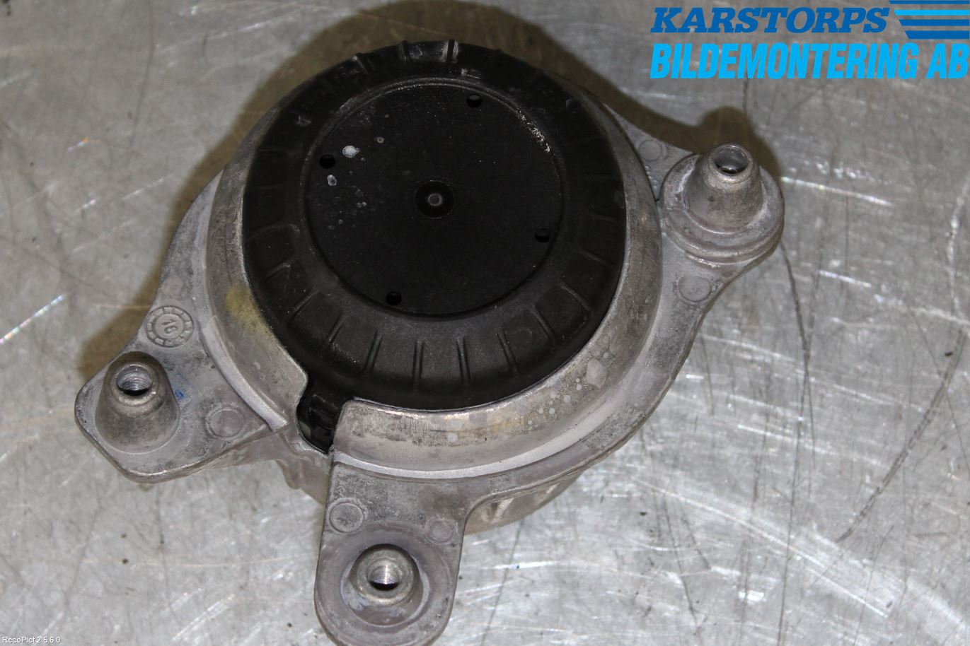 Mercedes-Benz MB C-KLASS (W205) 14-21 Motor Feste Gummi