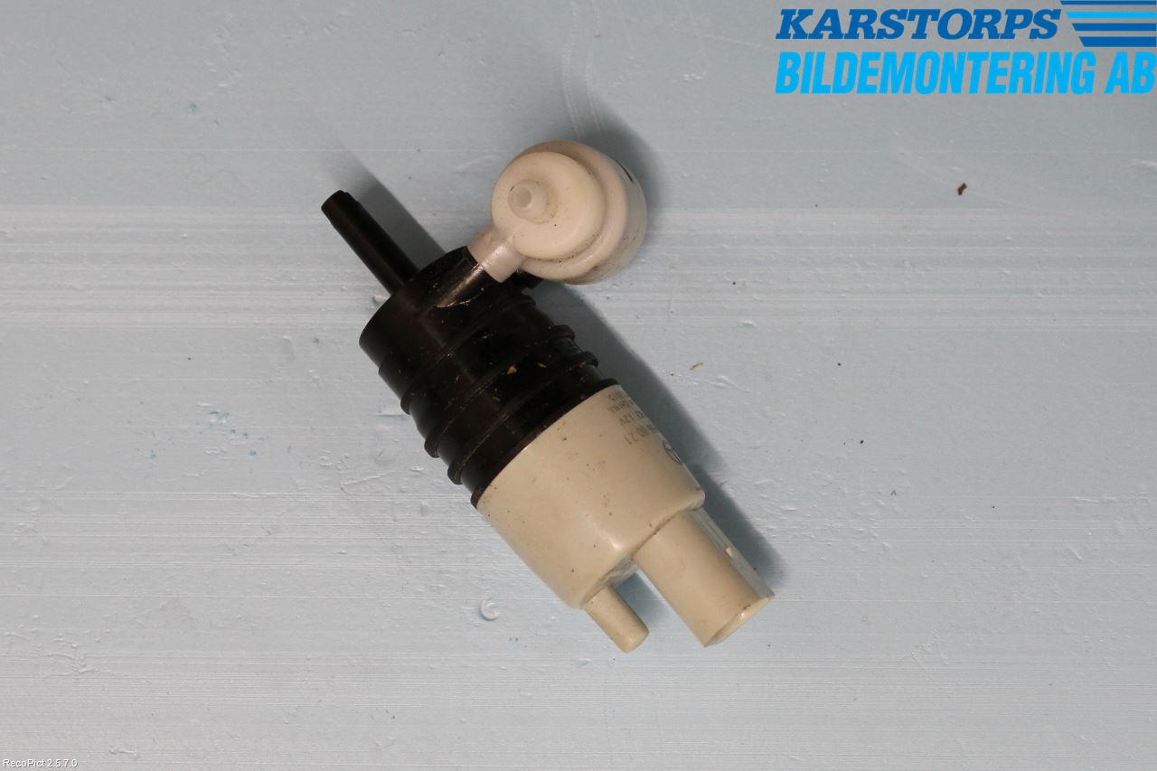 Mercedes-Benz MB C-KLASS (W205) 14-21 Spylerpumpe Frontrute