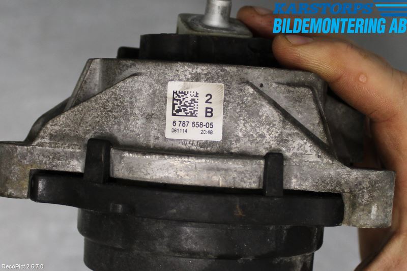 BMW 3 F30/F31/F80 12-19 Motor Feste Gummi