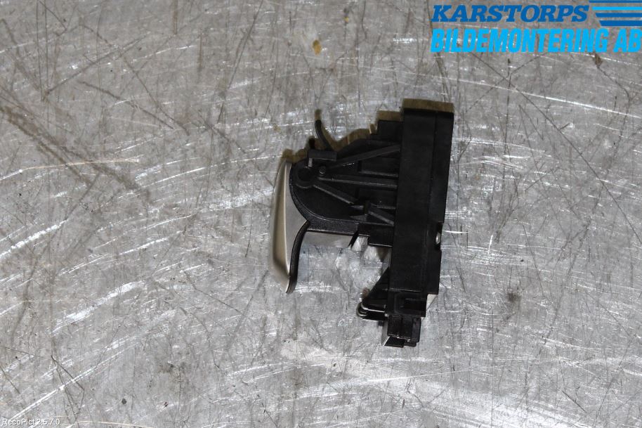 Mercedes-Benz MB C-KLASS (W205) 14-21 Bryter Parkeringsbrems