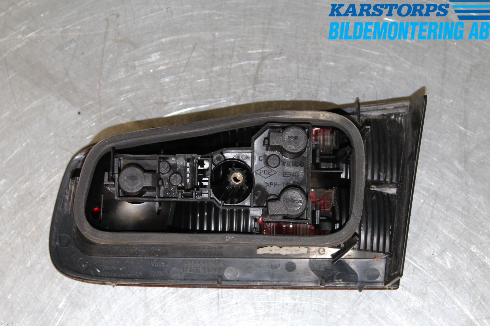 Renault LAGUNA II  01-05 Baklykt Venstre  På Luke(Indre