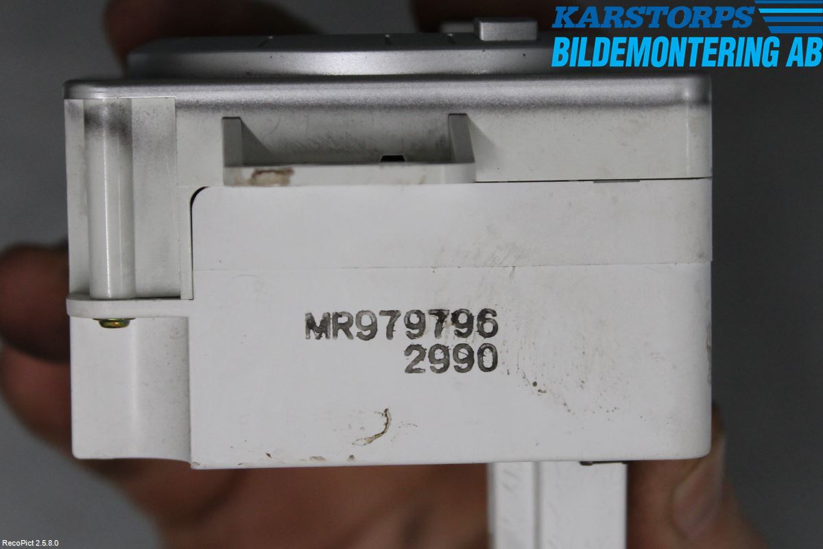Mitsubishi OUTLANDER 01-07 Instr Klokke