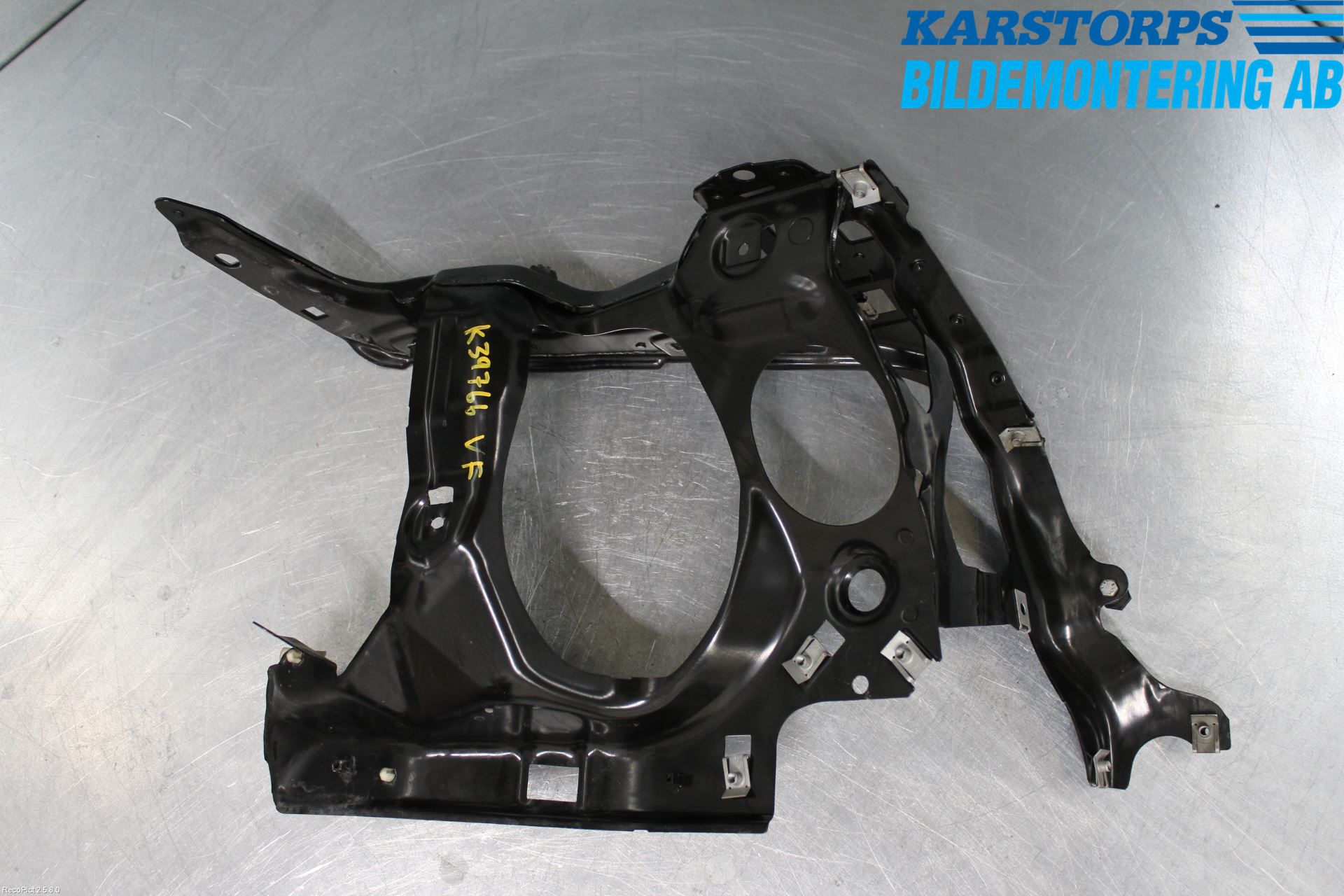 BMW 7 E65/66    00-08 Frontlykt Holder-Feste