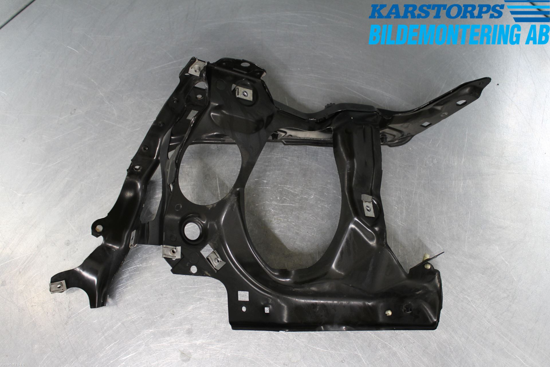 BMW 7 E65/66    00-08 Frontlykt Holder-Feste